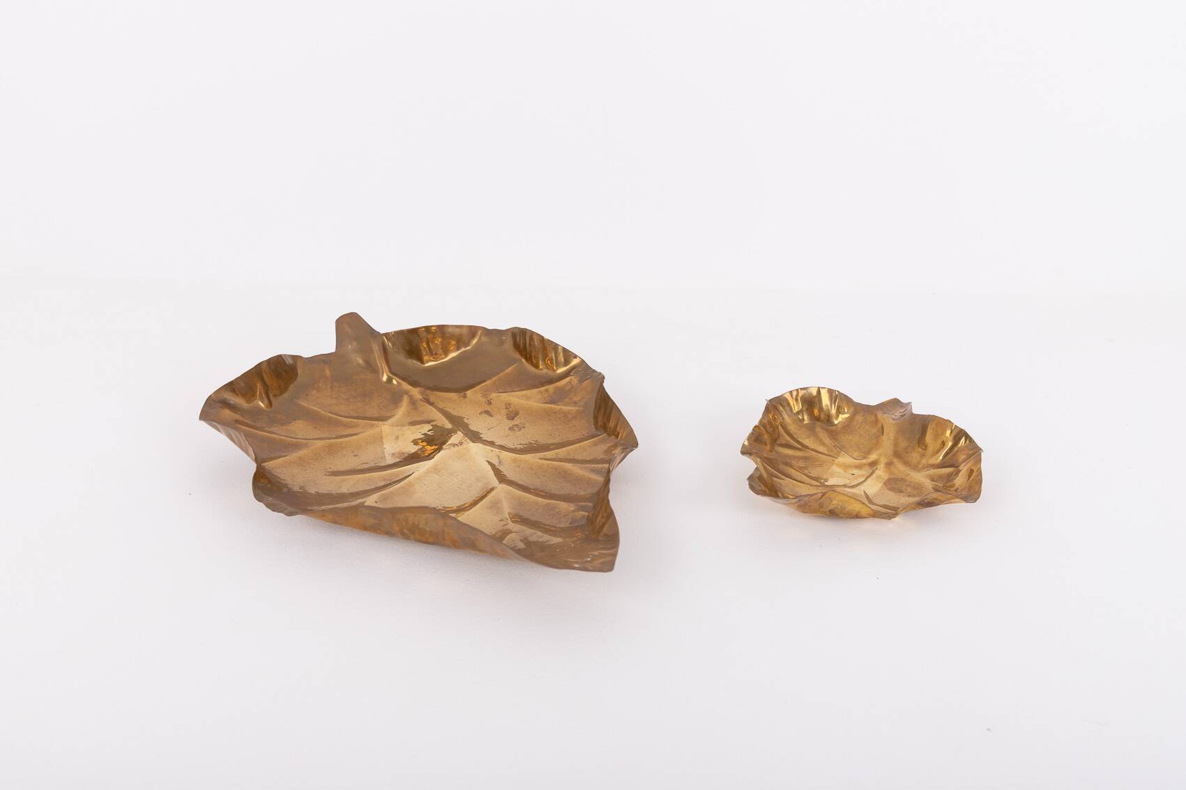 Decorative brass leaf bowl set, Italy