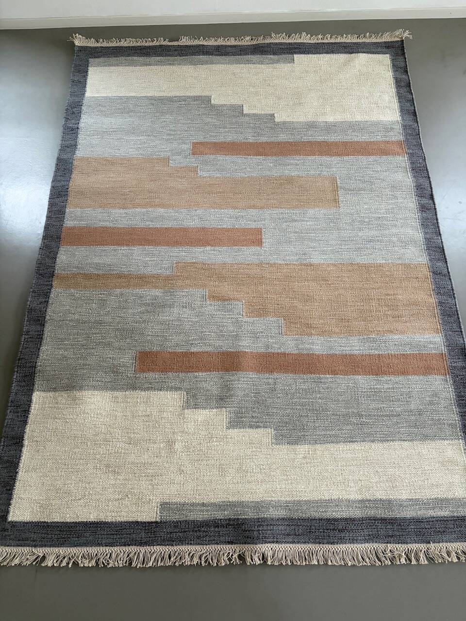 Handwoven wool rollakan rug design 'Wadden' reversible