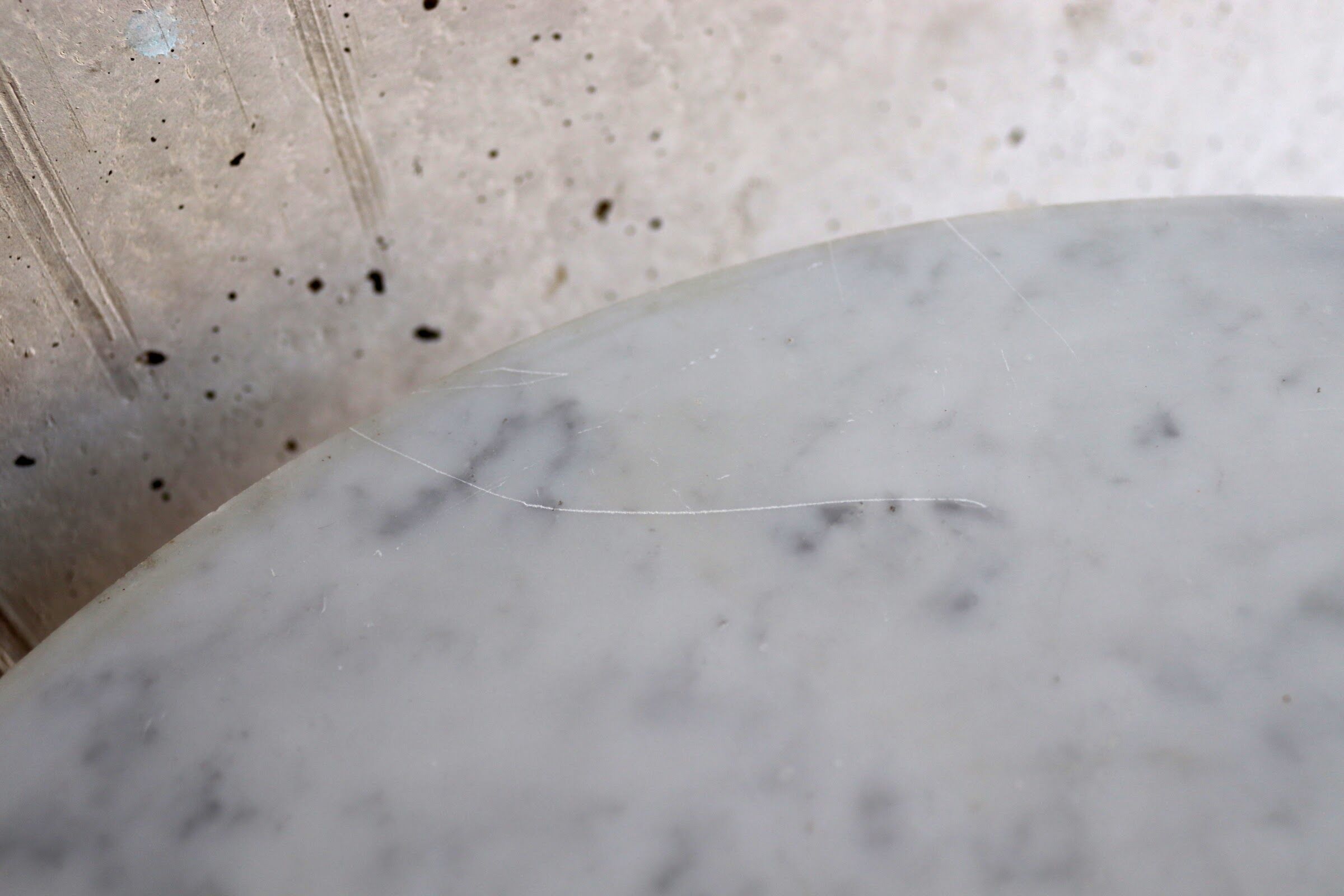 Gueridon in marble and wood