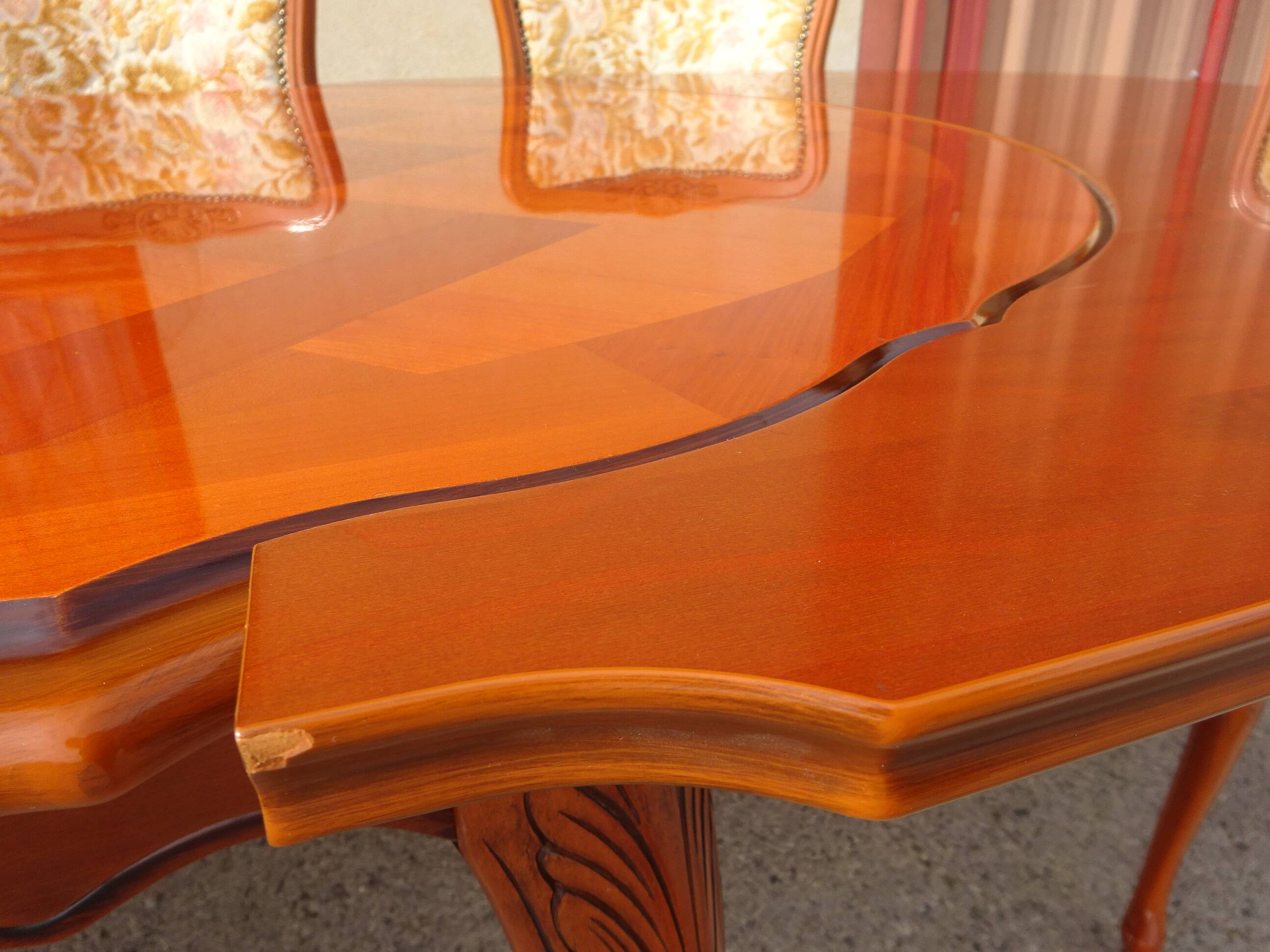 Table ovale avec rallonges, style Louis XV