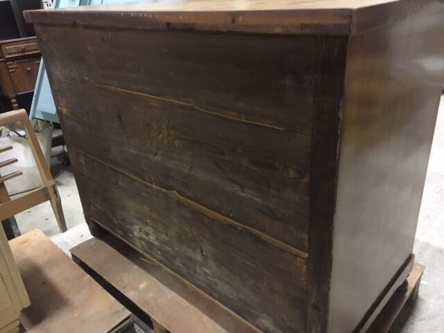 Walnut dresser 4 drawers