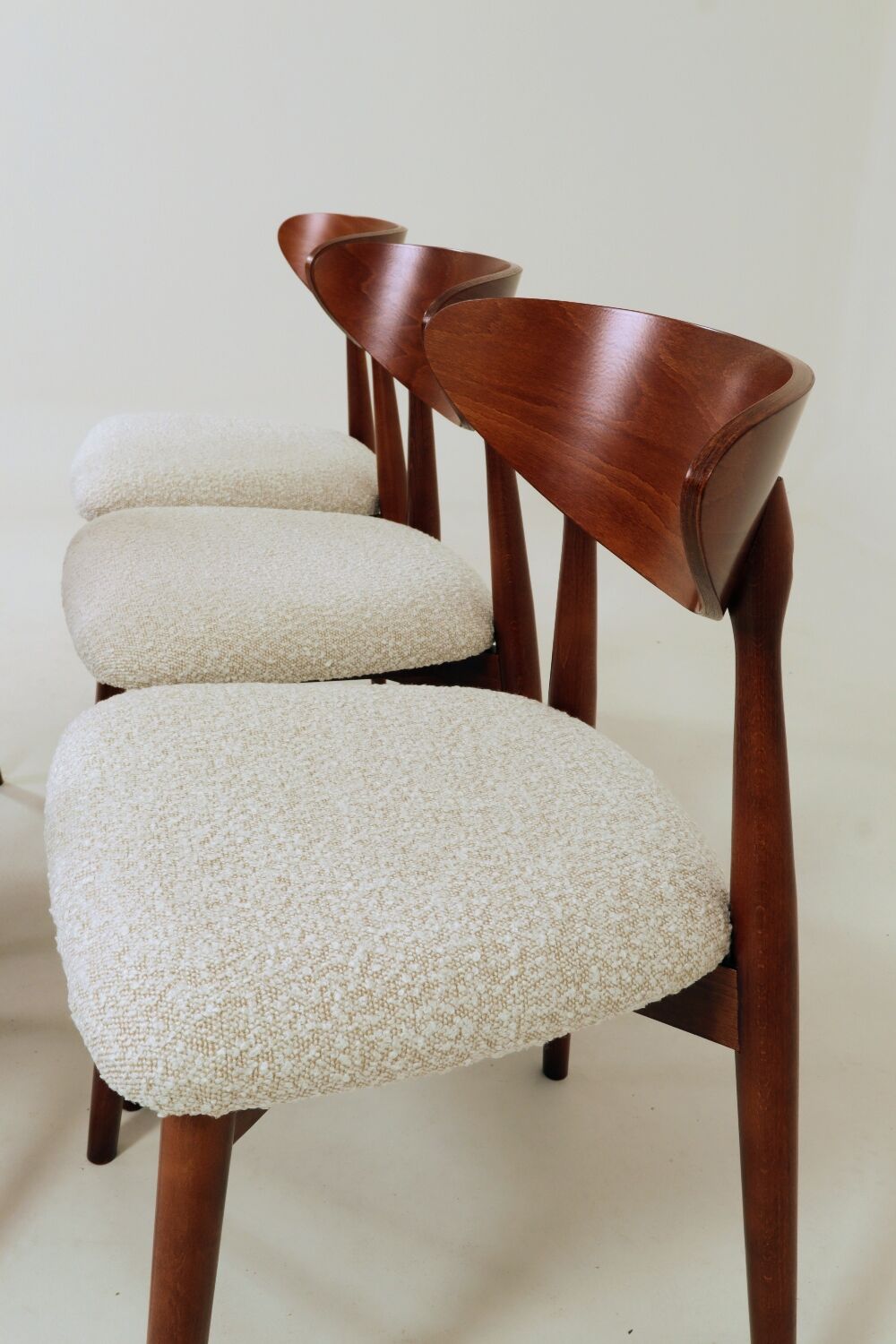 Set of 6 dining chairs, teak color wood, bouclè upholstery