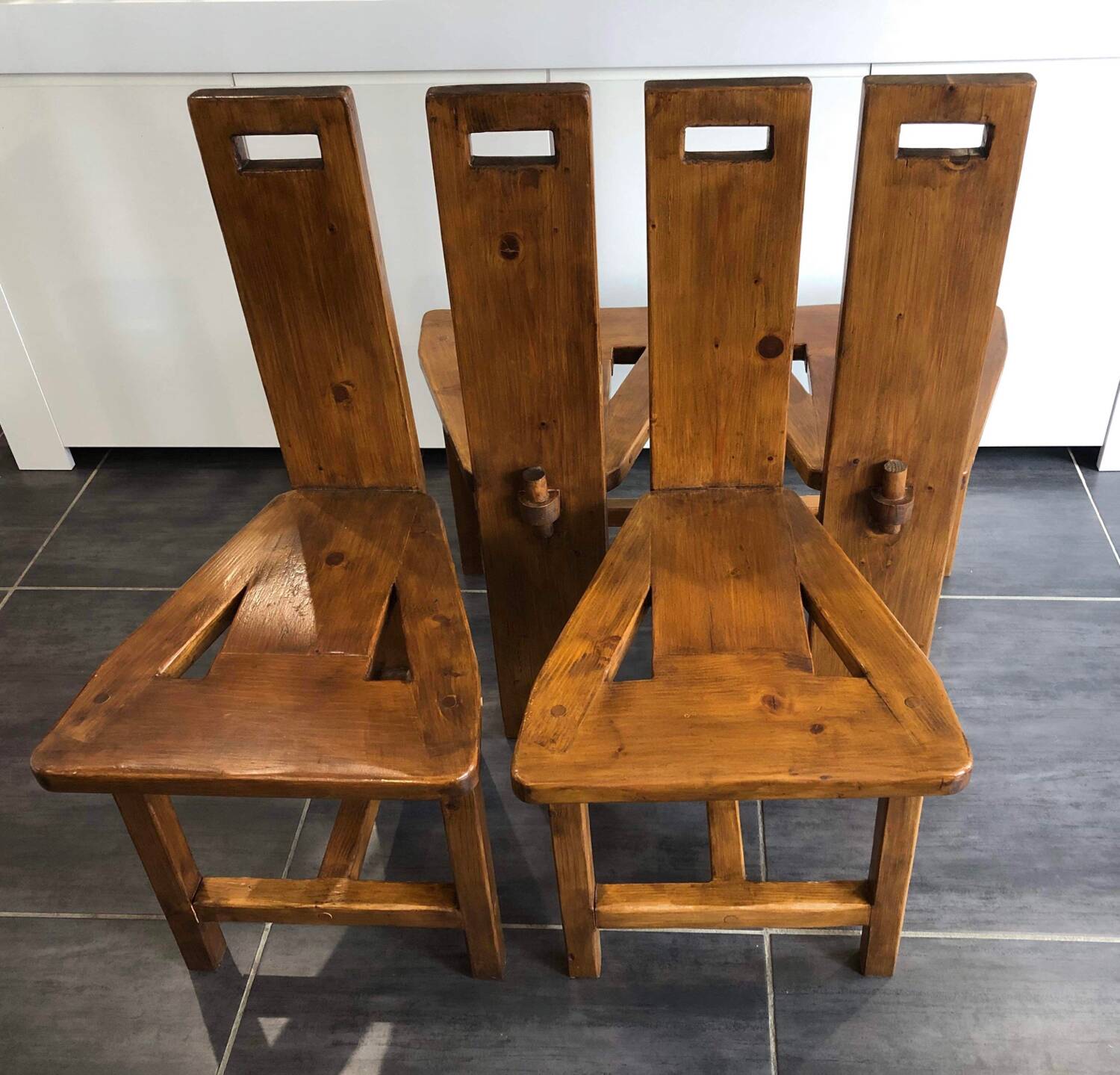 Suite of 4 brutalist-style tripod chairs