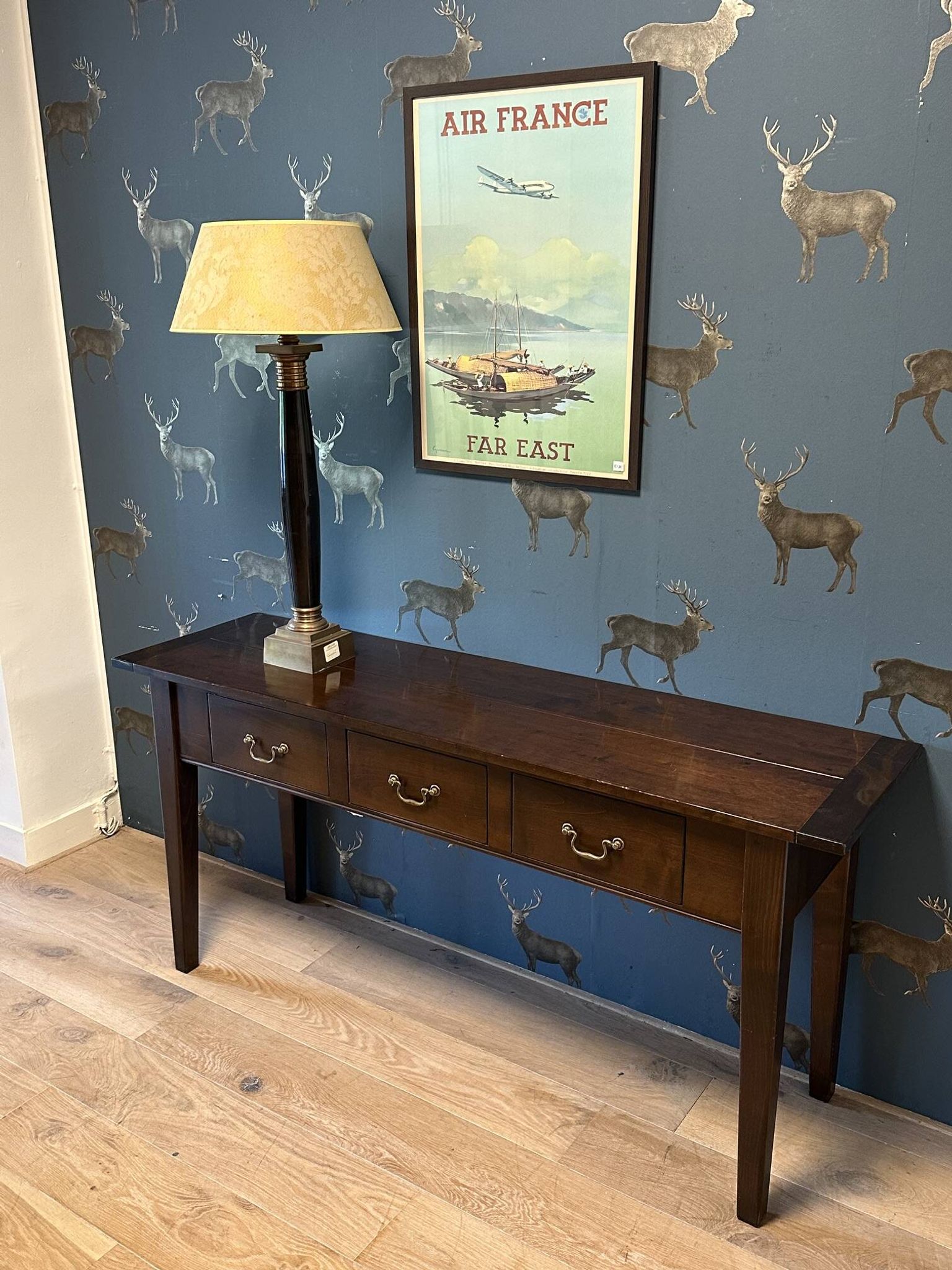 Table console en bois de cerisier avec 3 tiroirs