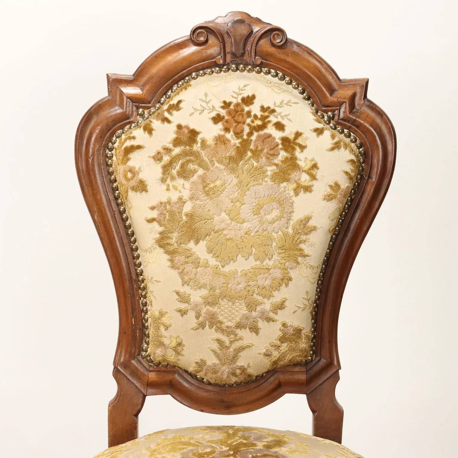 Chaises anciennes umbertines en noyer avec assise rembourrée, Italie, XIXe siècle