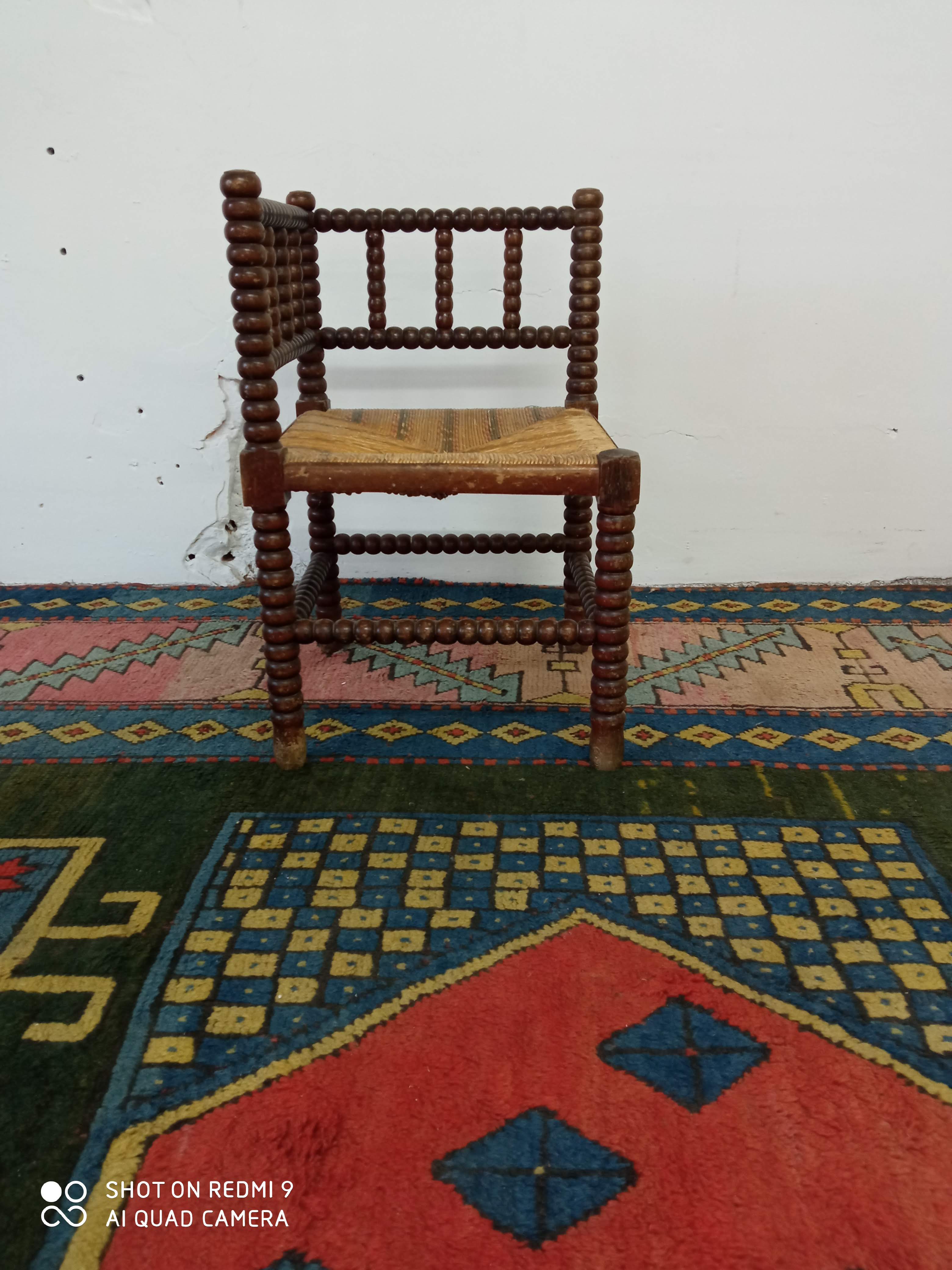 Chaise coin ancienne