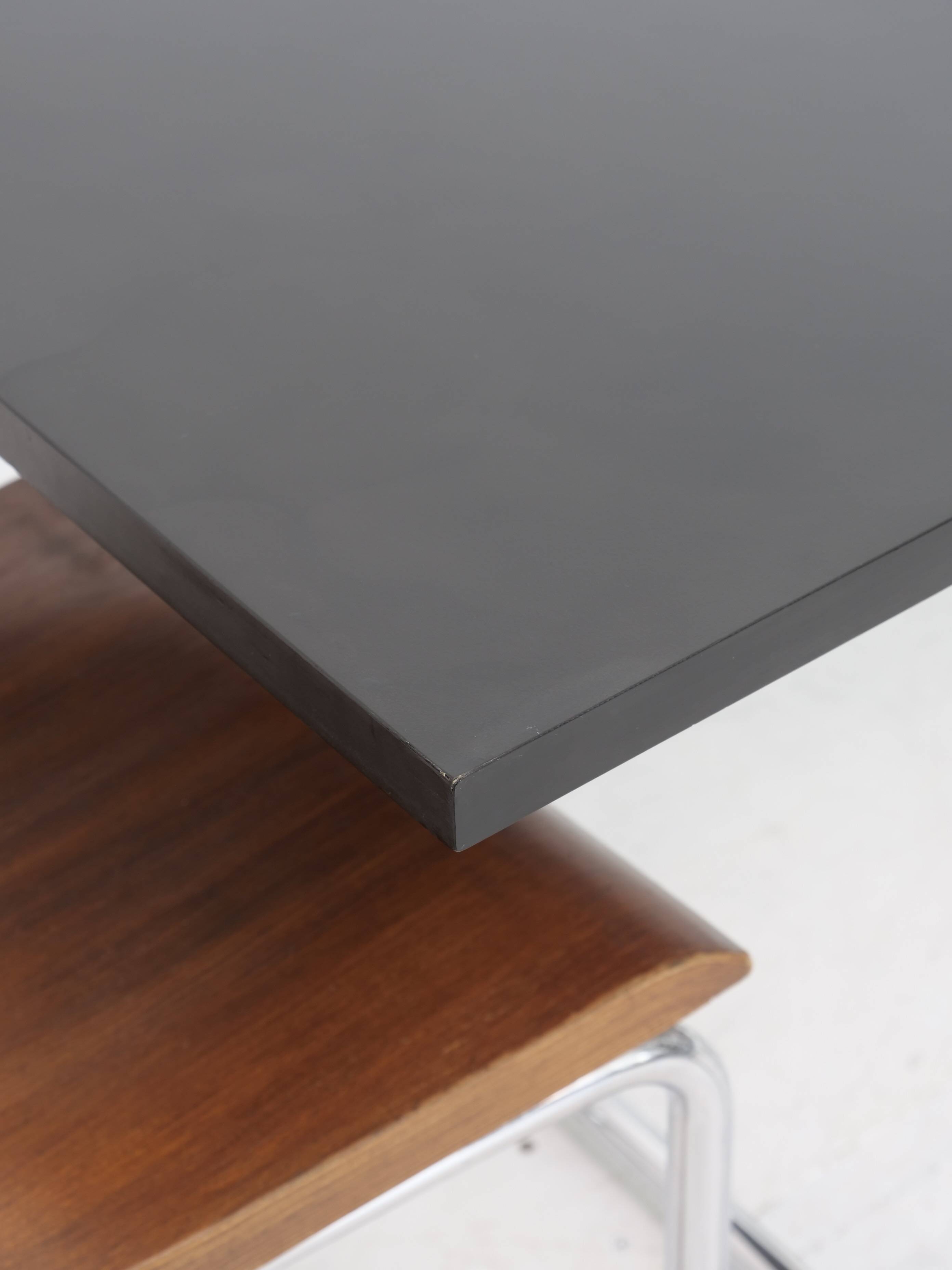 Bauhaus design table model Jean by Eileen Gray