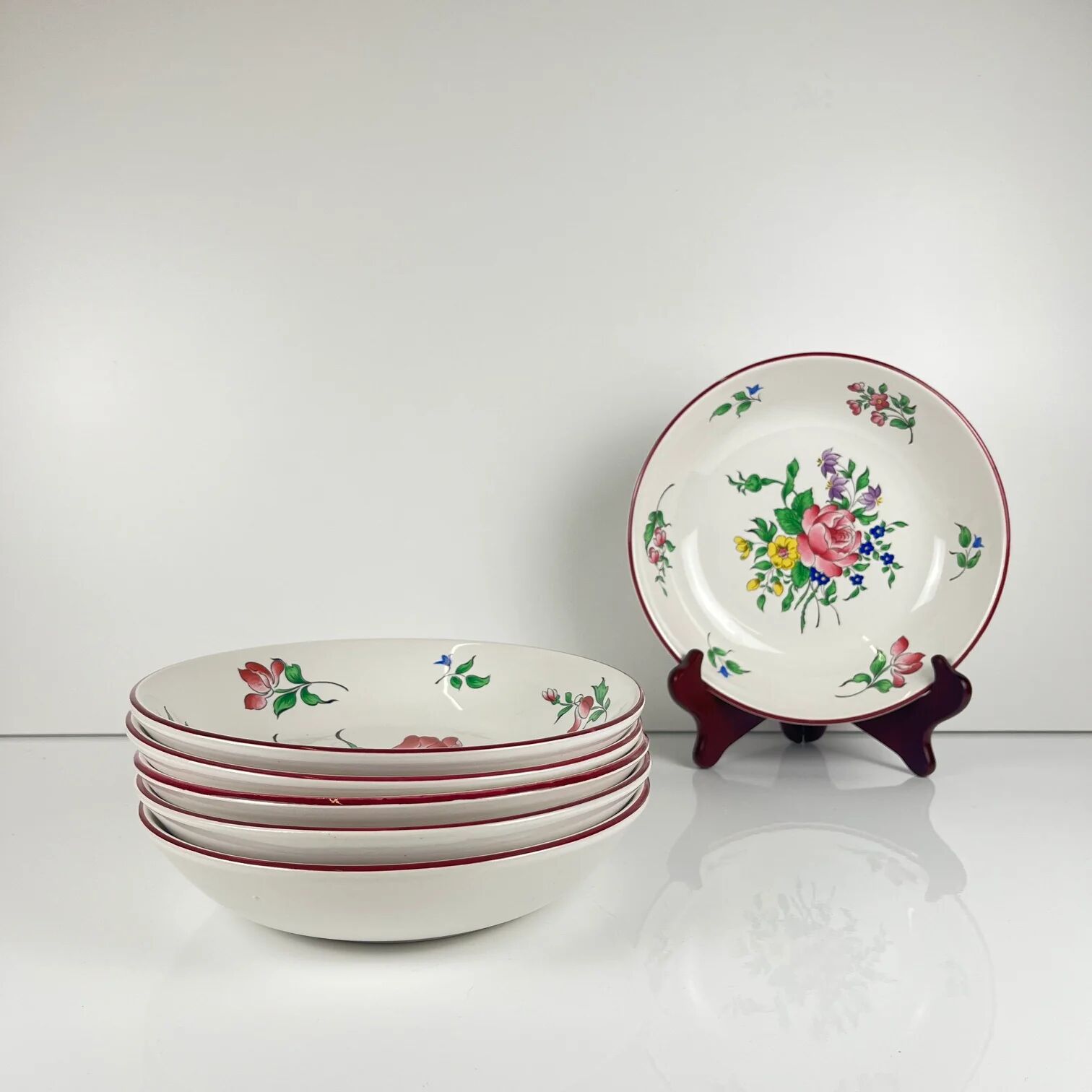 Set of 6 calotte plates Model Réverbère by KG Lunéville, tulip & rose pattern.