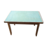 Table en bois massif et skaï vert