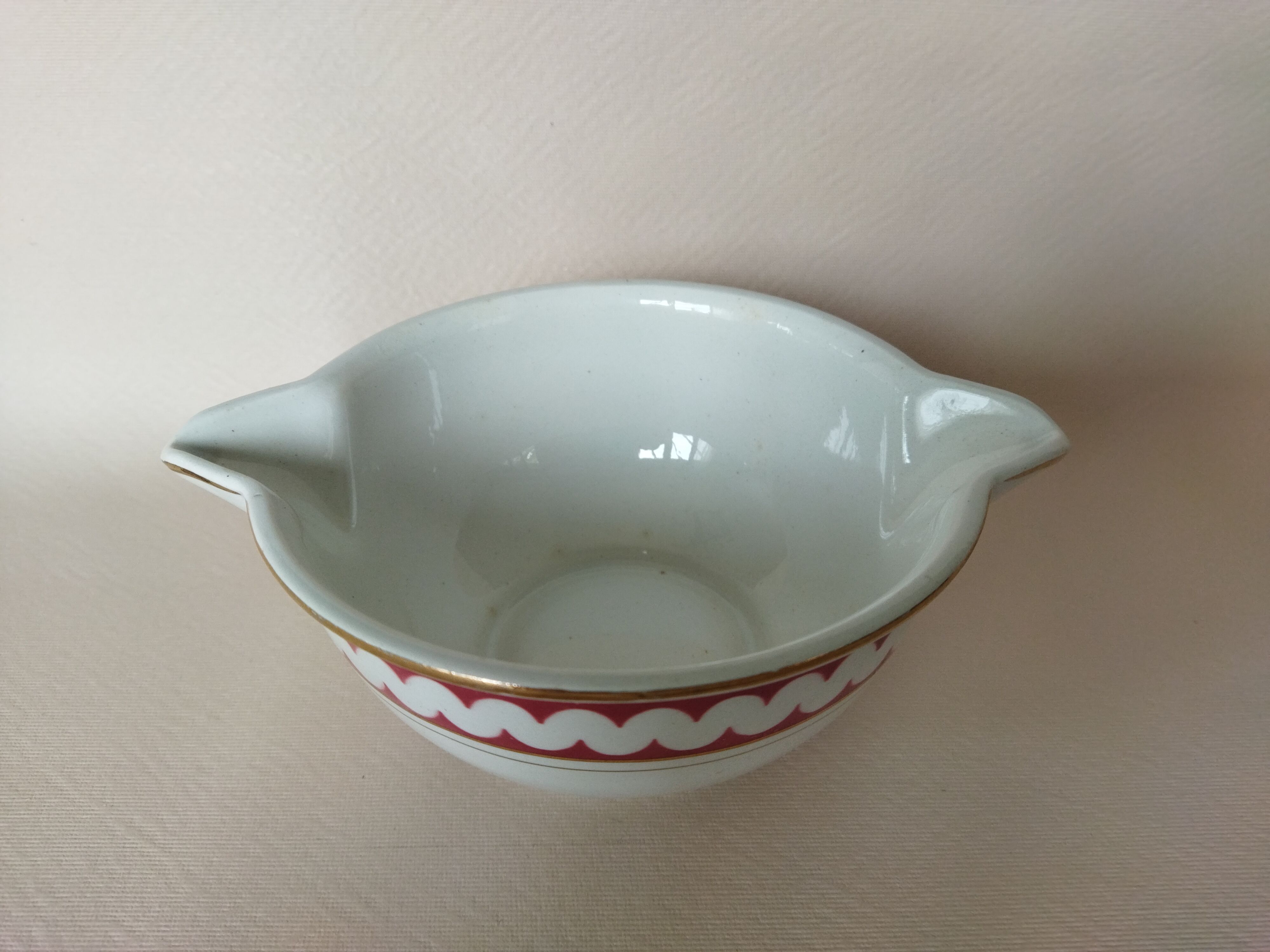 K&G Lunéville sauceboat, Madrigal model