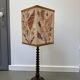 Lampe bois tourné avec abat jour herbier vintage