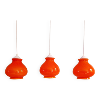 Trio de suspensions vintage en opaline orange, 1960-70