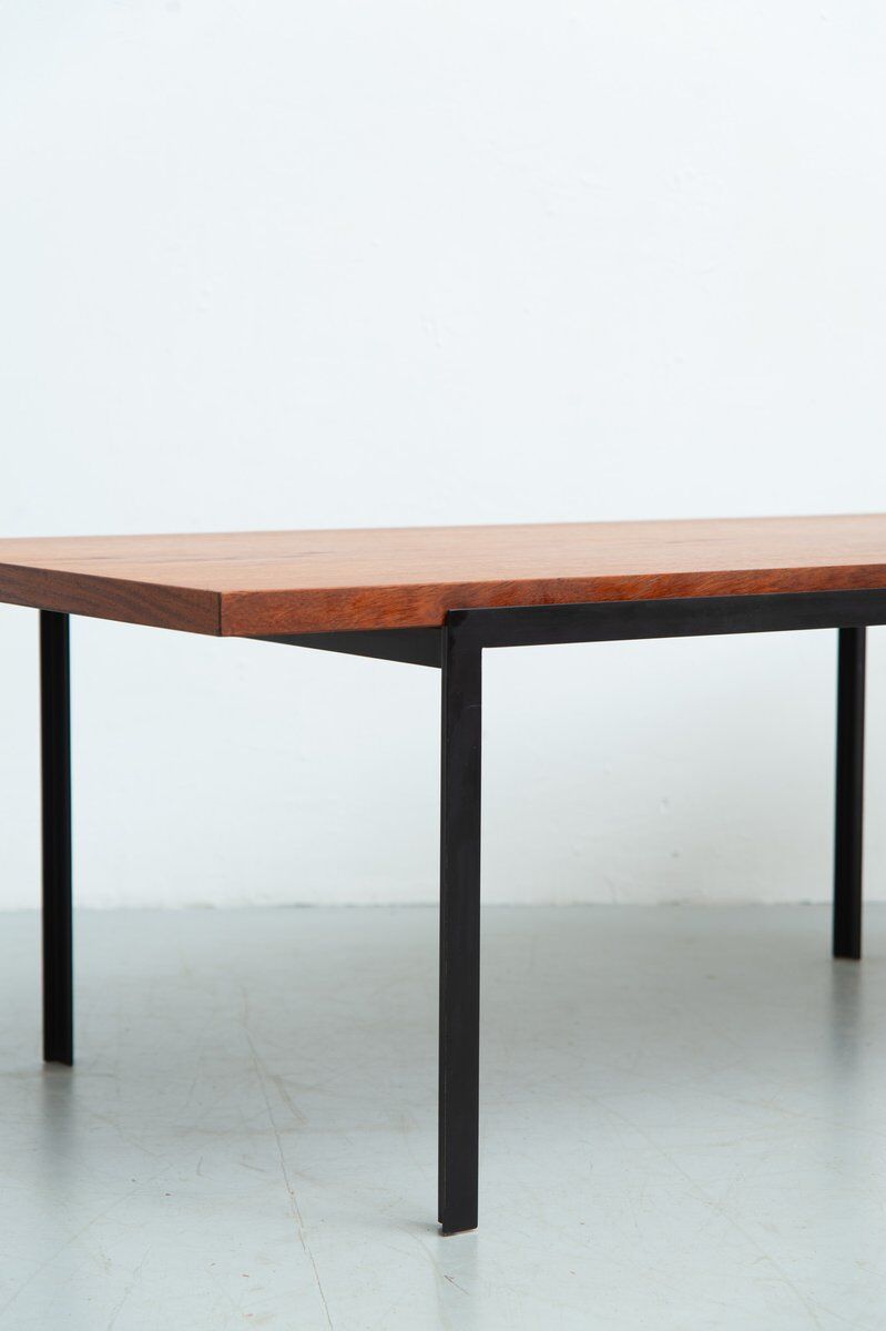 Table basse T-Angel en teck par Florence Knoll pour Knoll Inc. / Knoll International, années 1950.