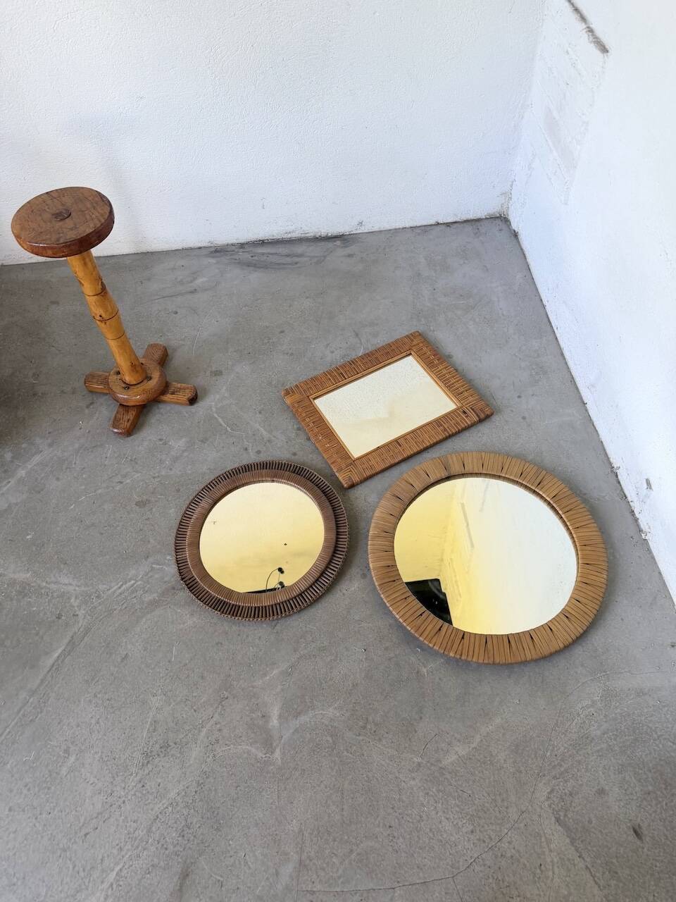 Trio de miroirs osier tressée années 50