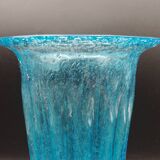 Large vase in blown bubbled glass with a ribbed texture and vintage sky blue, height 30cm