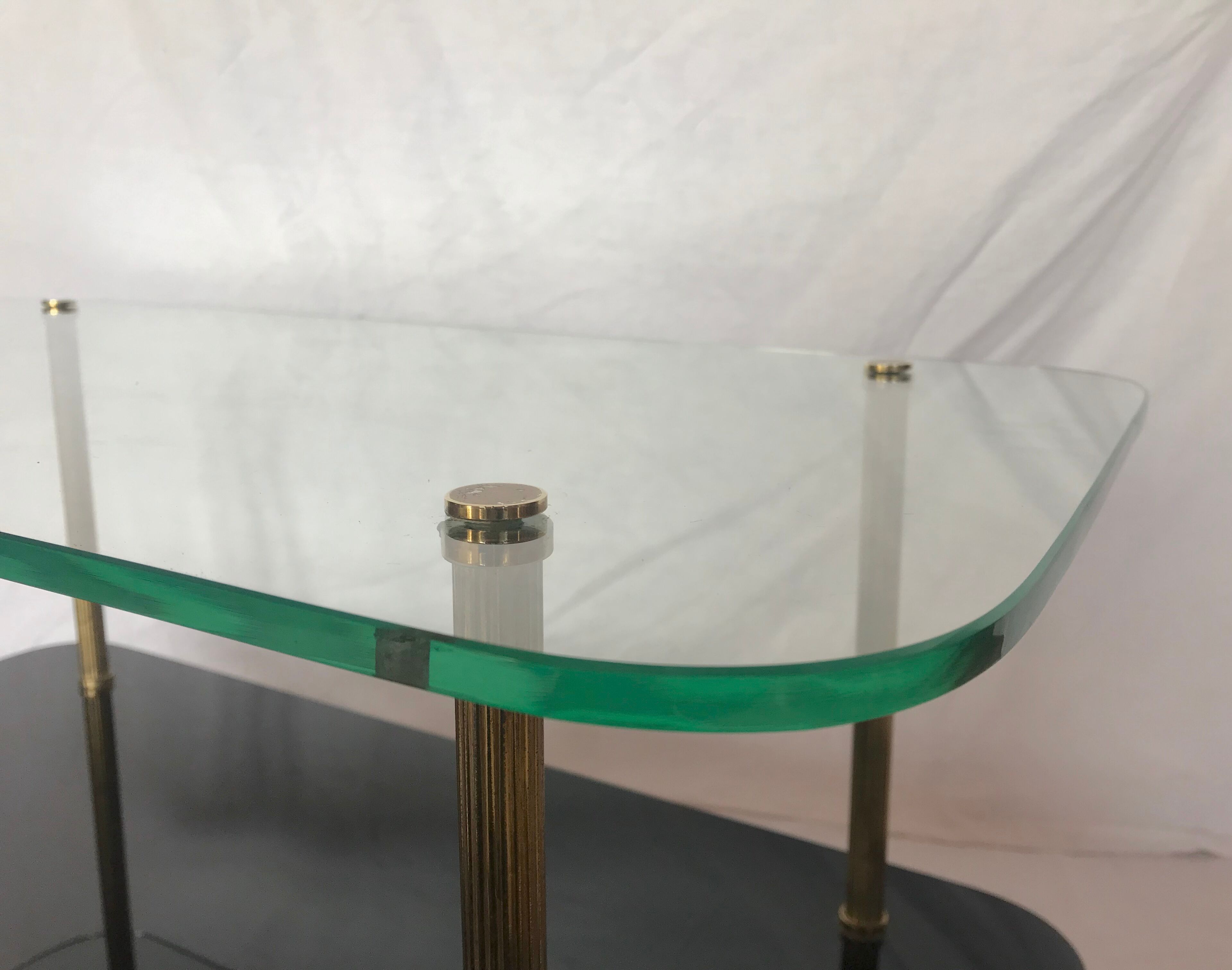 Table basse années 50 verre et laiton