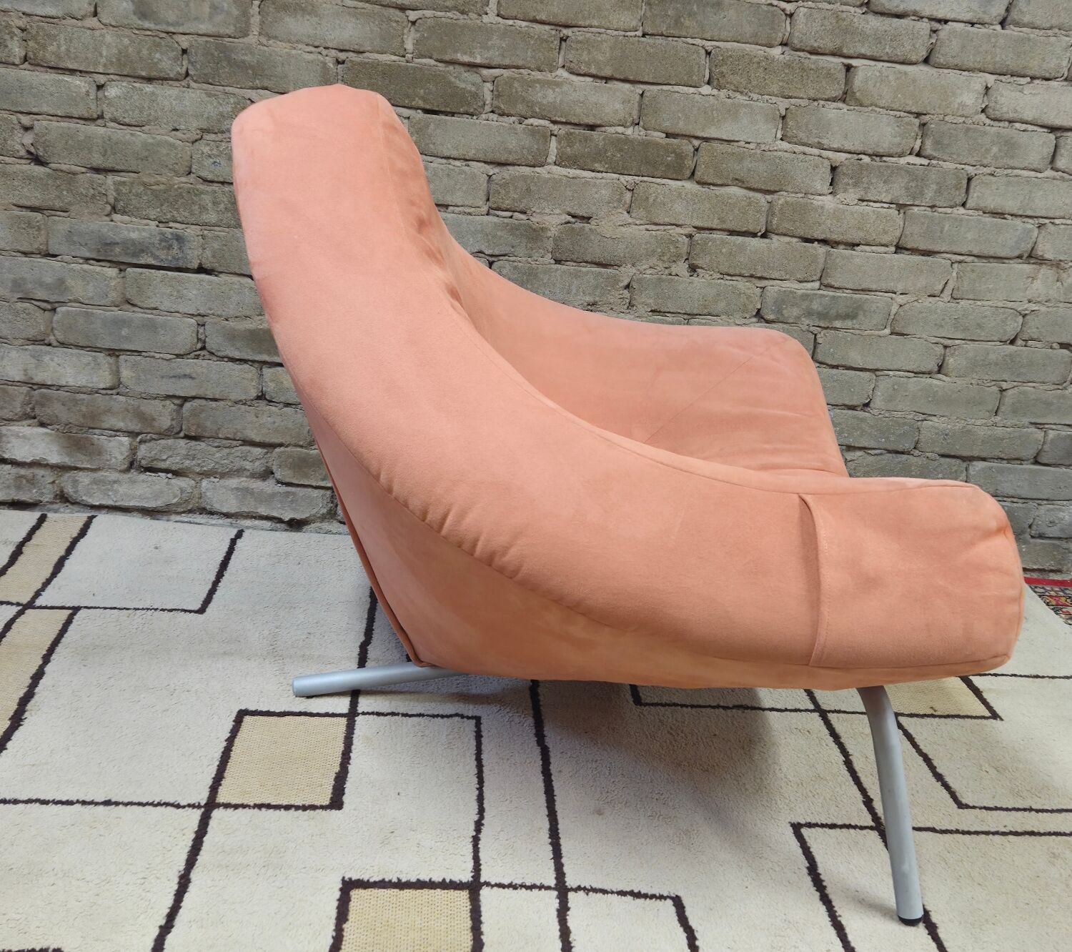 Fauteuil triangle vintage "Escapade " design cocon années 70'.