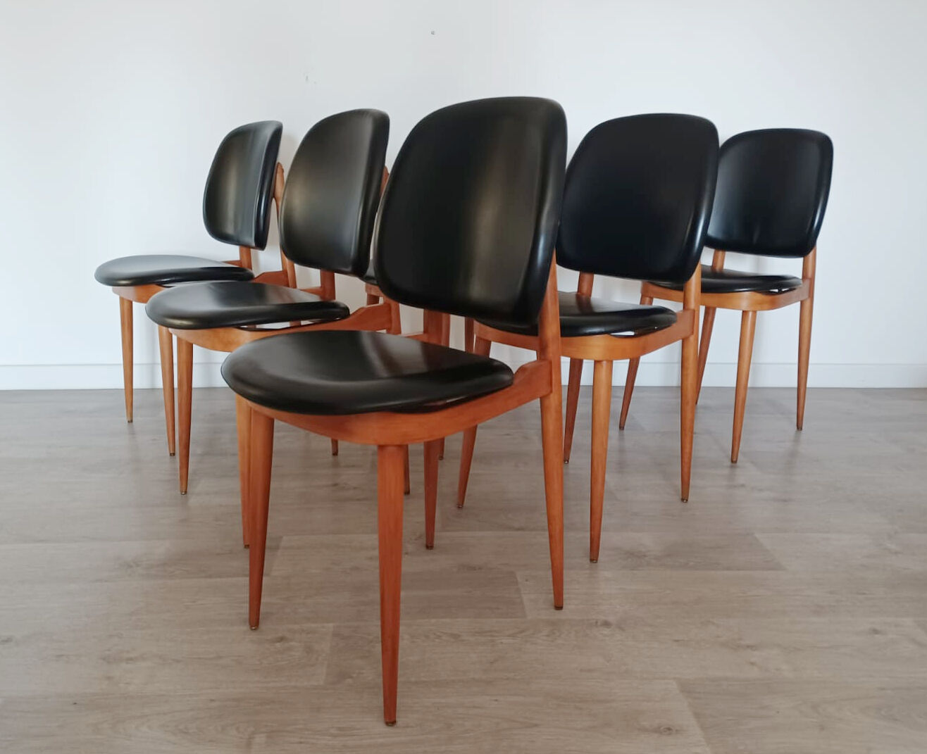 6 chaises modèle Pégase pour Baumann