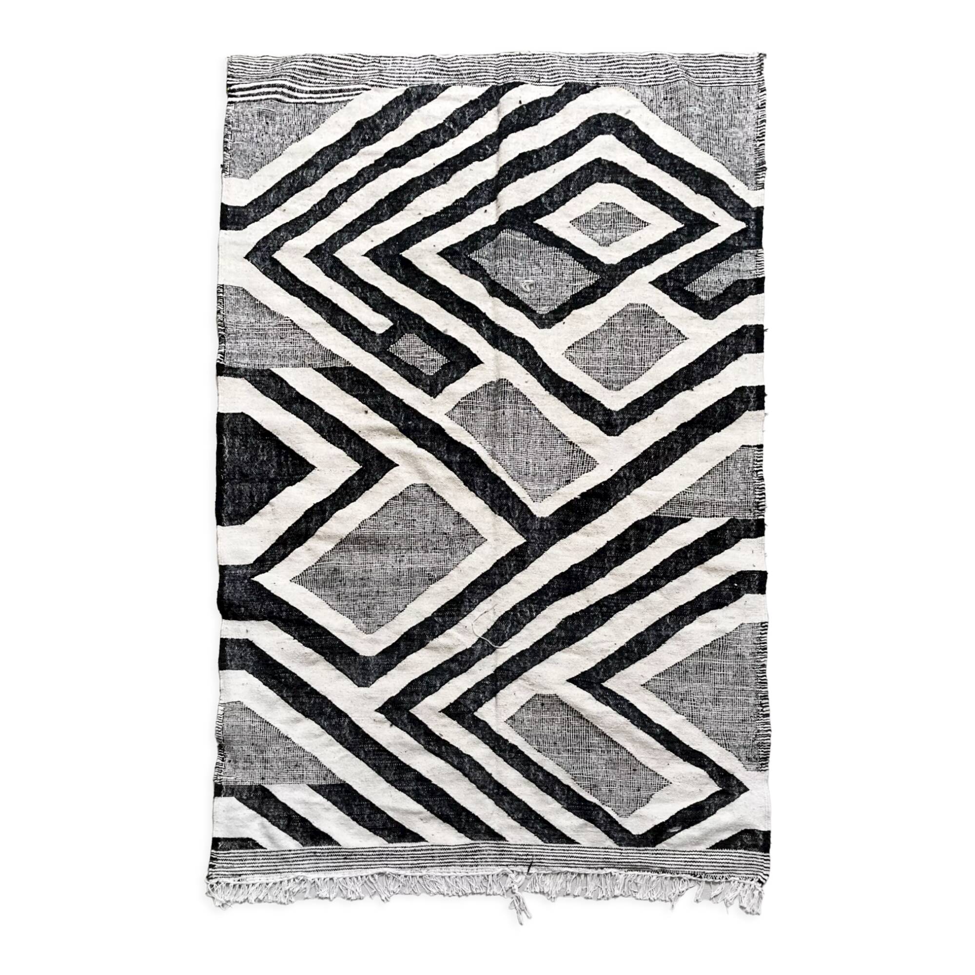 Kilim Berber Moroccan ecru with black graphic patterns 253x158cm