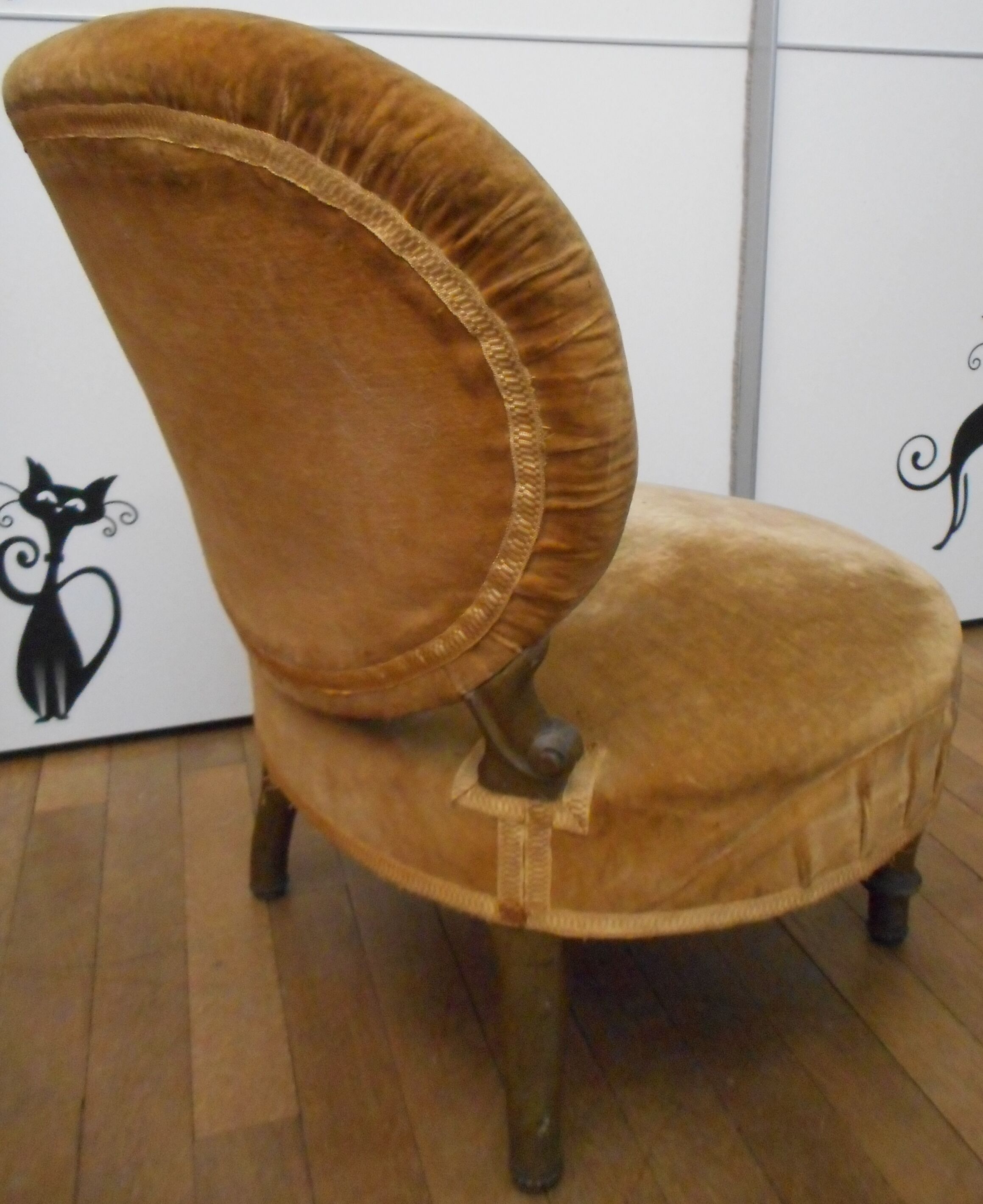 Fauteuil chauffeuse Napoléon III velours vieil or
