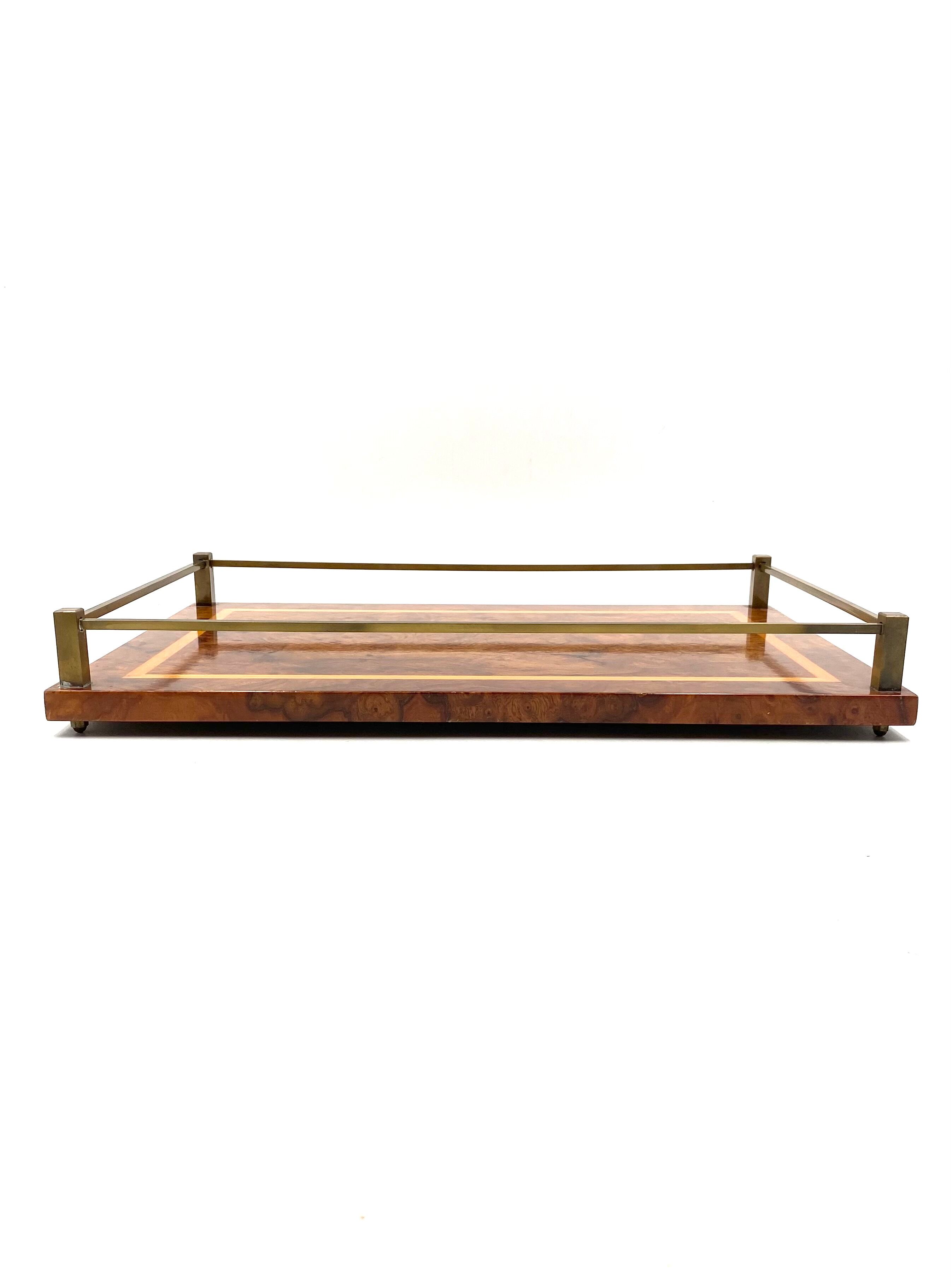 Plateau en laiton et en bois, Italie Années 1970