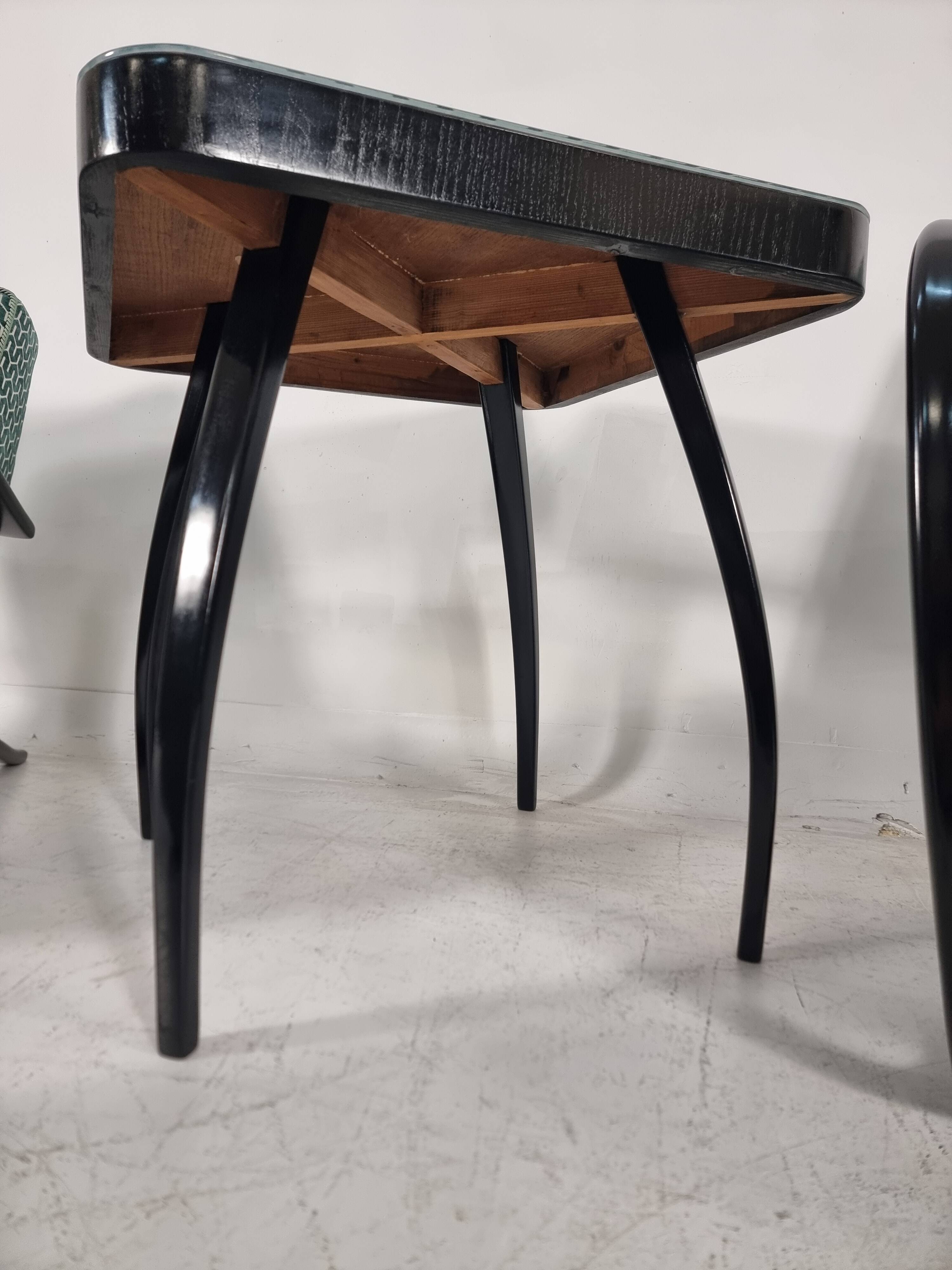 H 269 Lounge Chairs, table and poufs by Jindřich Halabala for Up Zavody, 1940s, Set of 5