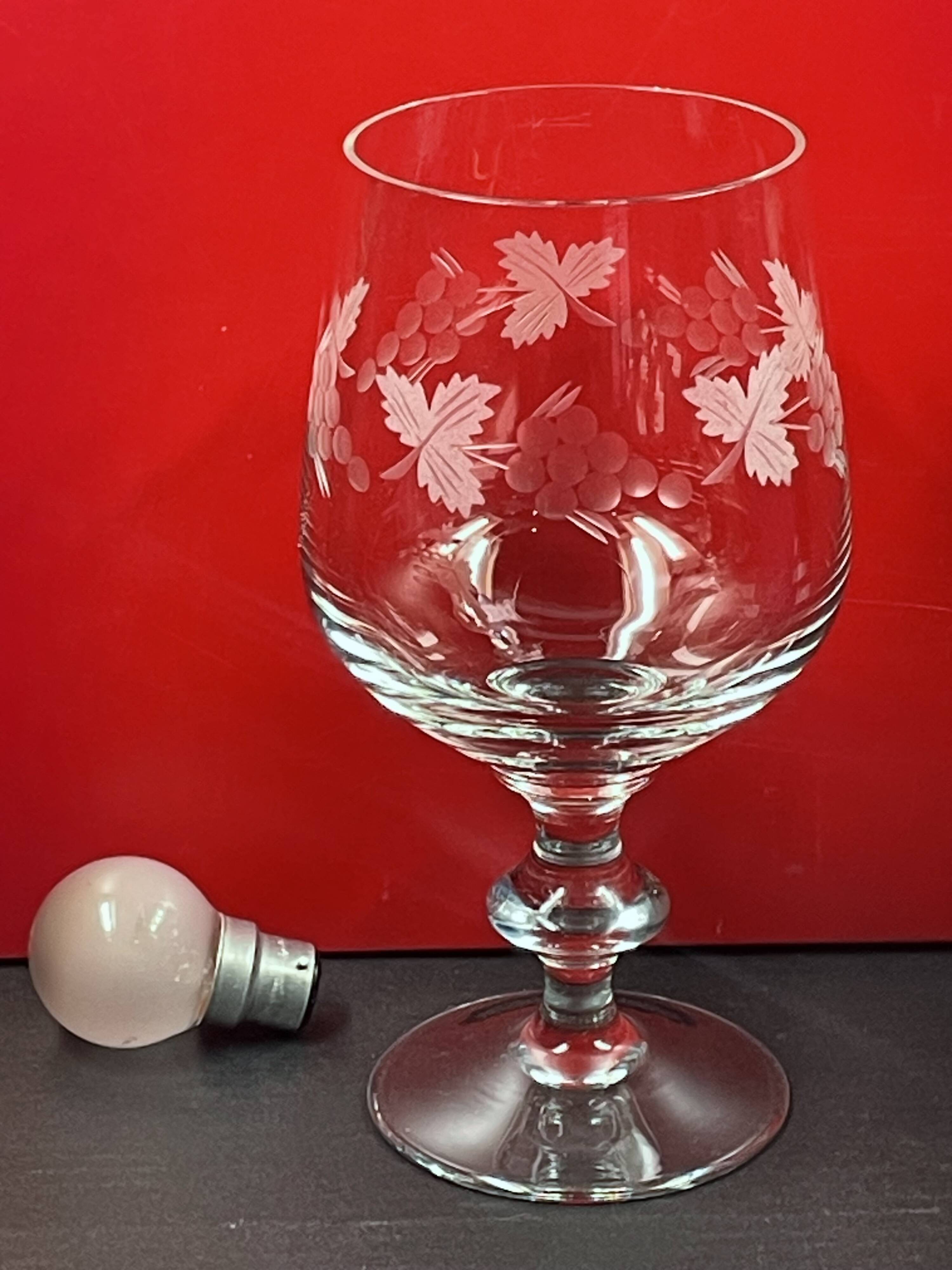 Large wine glass in frosted engraved glass or crystal Pampre & vine leaf