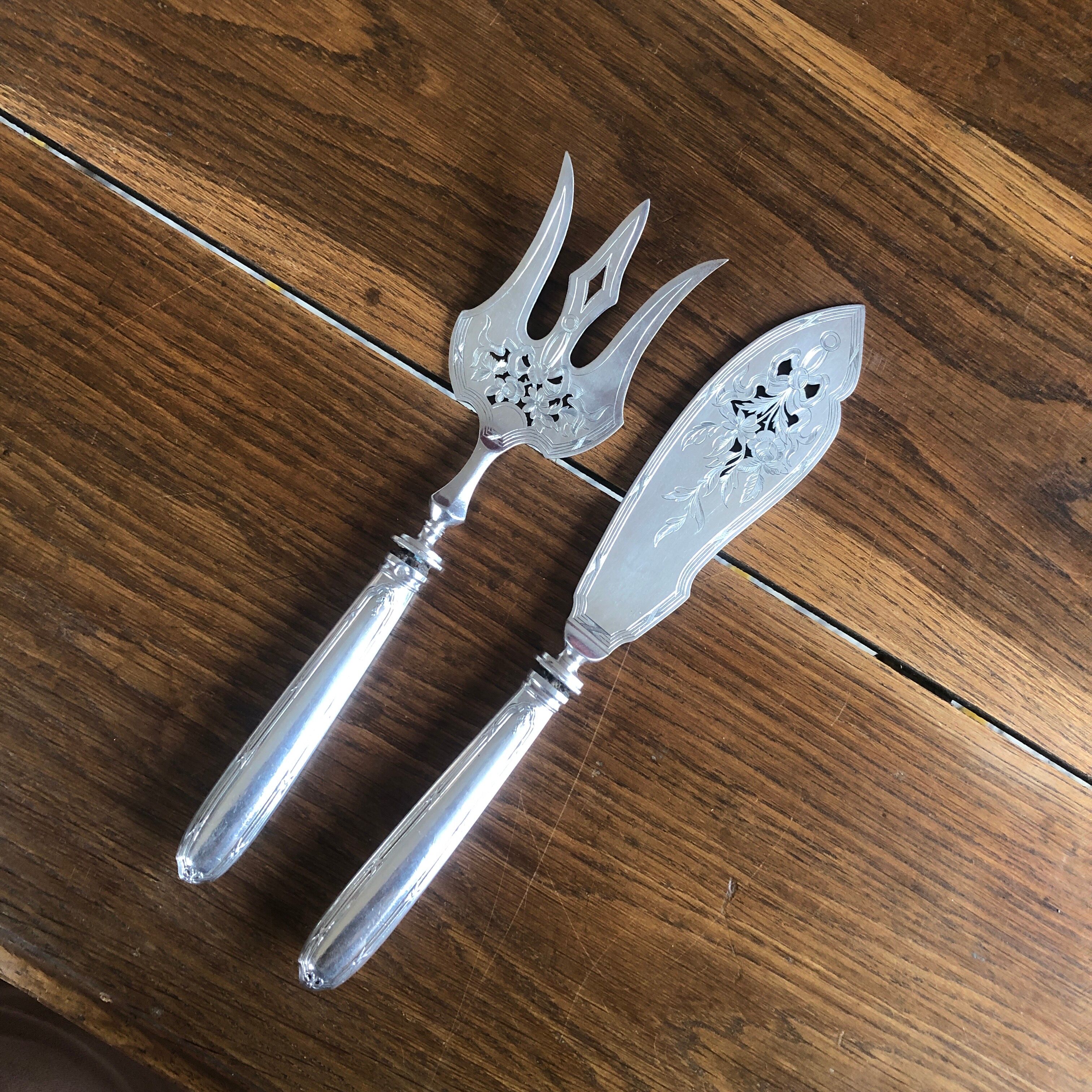 Cutlery serving fish silverware