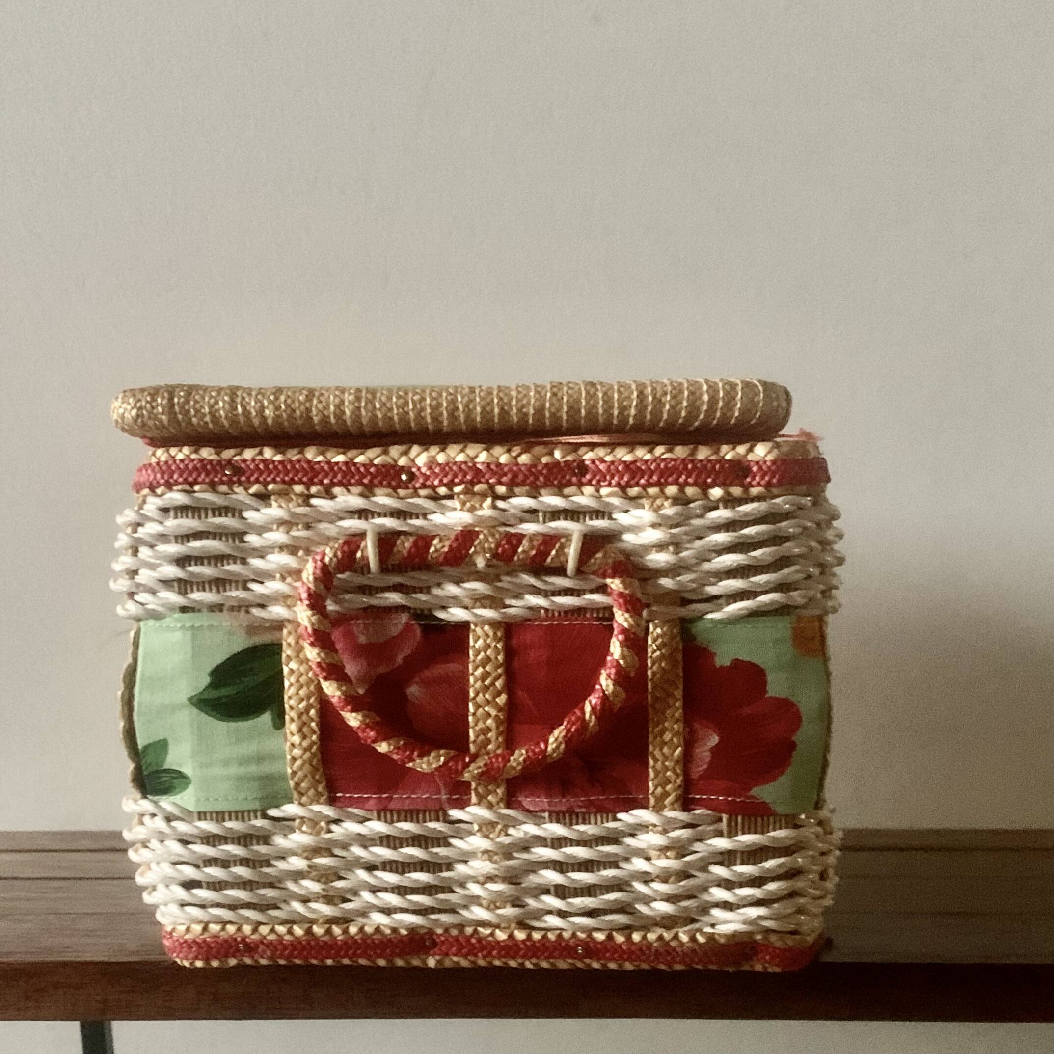 Vintage sewing basket in rattan and floral fabric