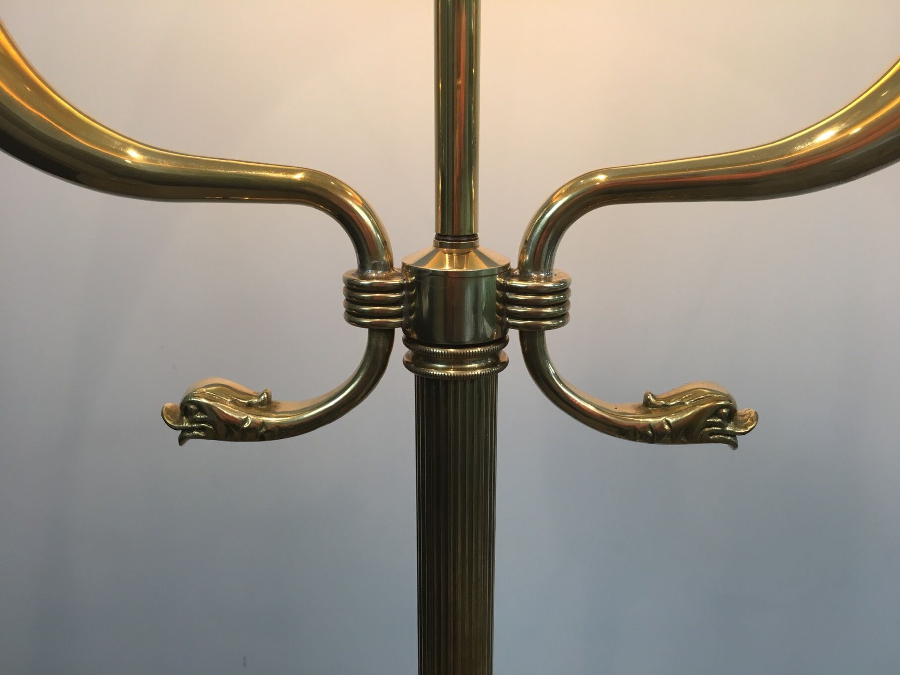 Floor lamp of parquet in neoclassical style in brass with dolphin heads