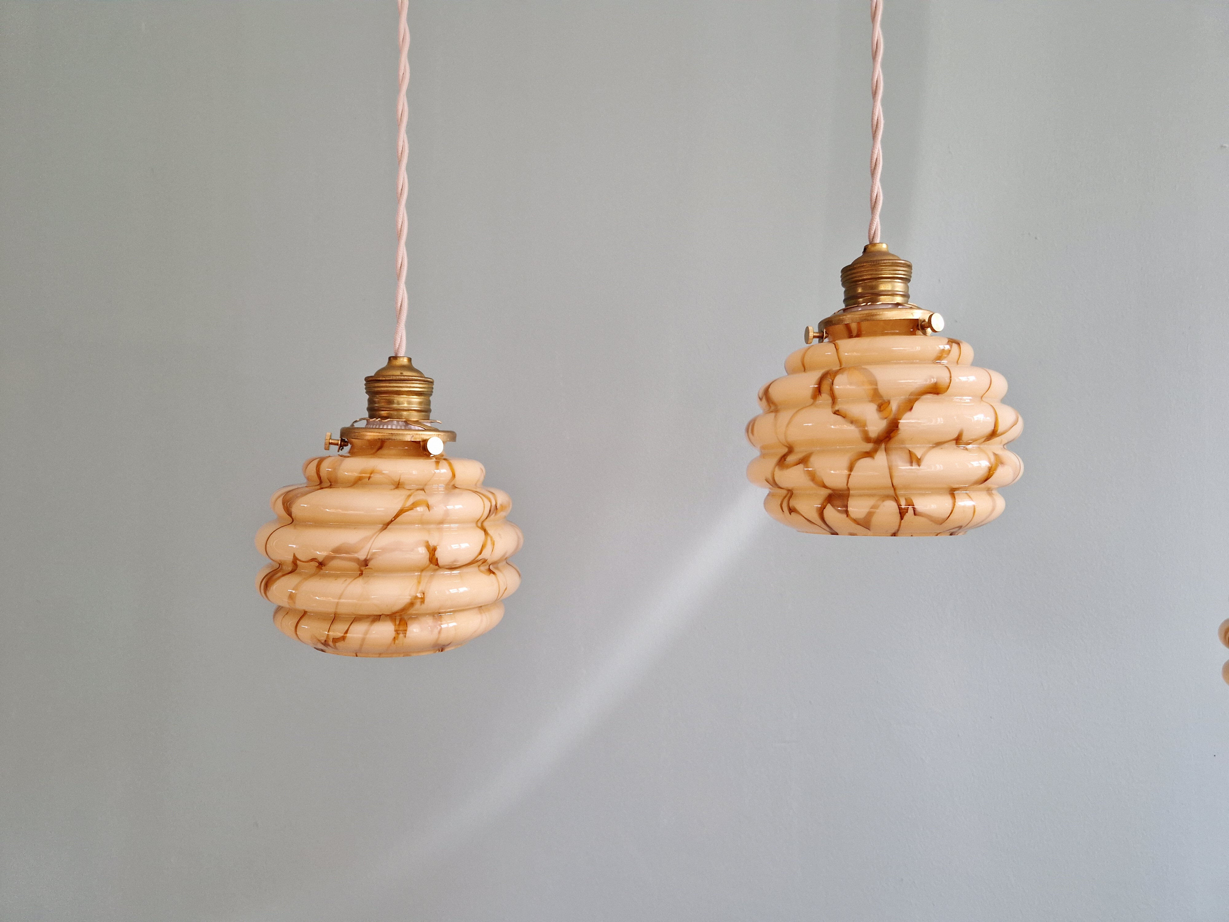 Art Deco suspension in marbled opaline and ouraline (4 available), 1920-30