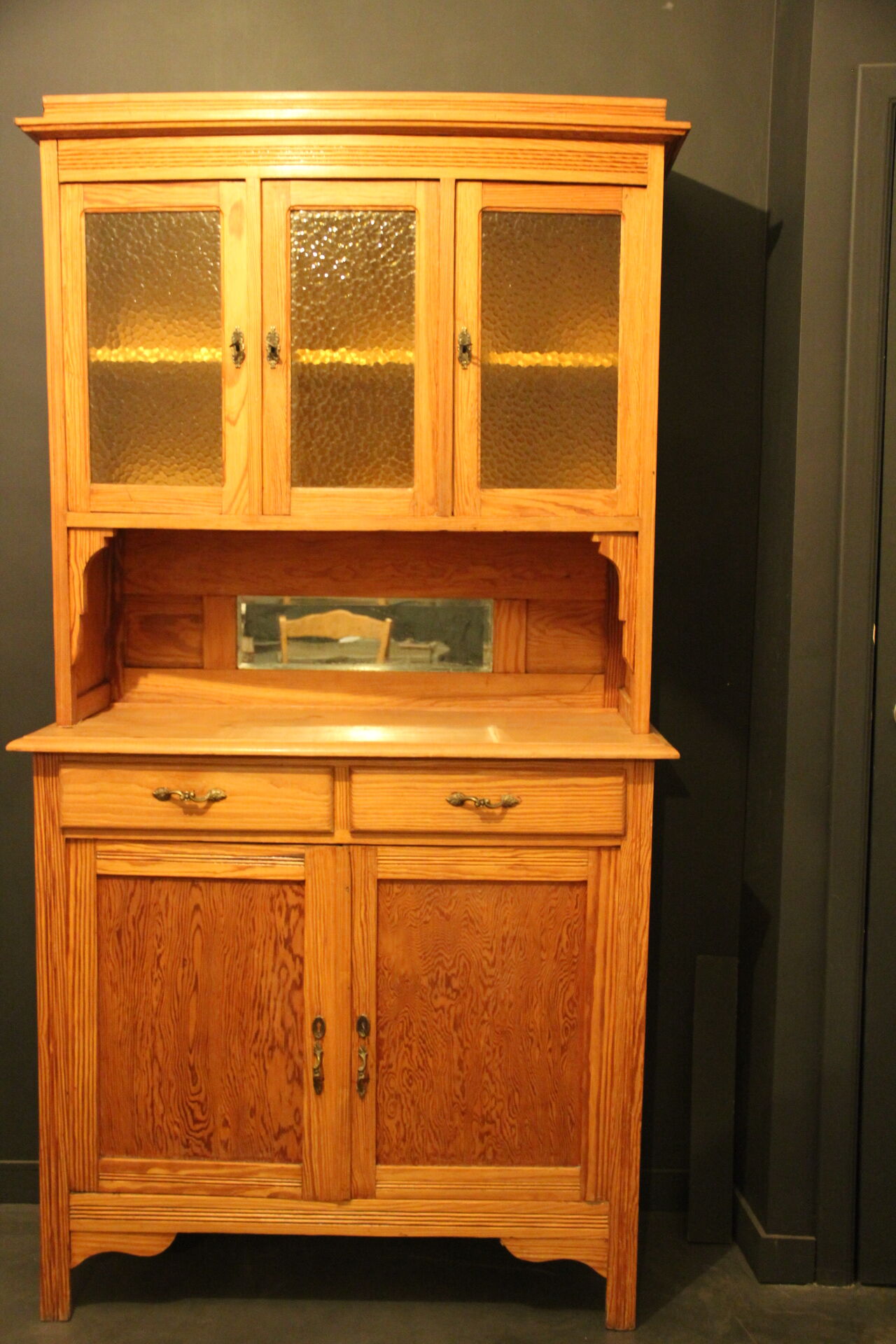 Double-body cabinet in varnished pine sun tones