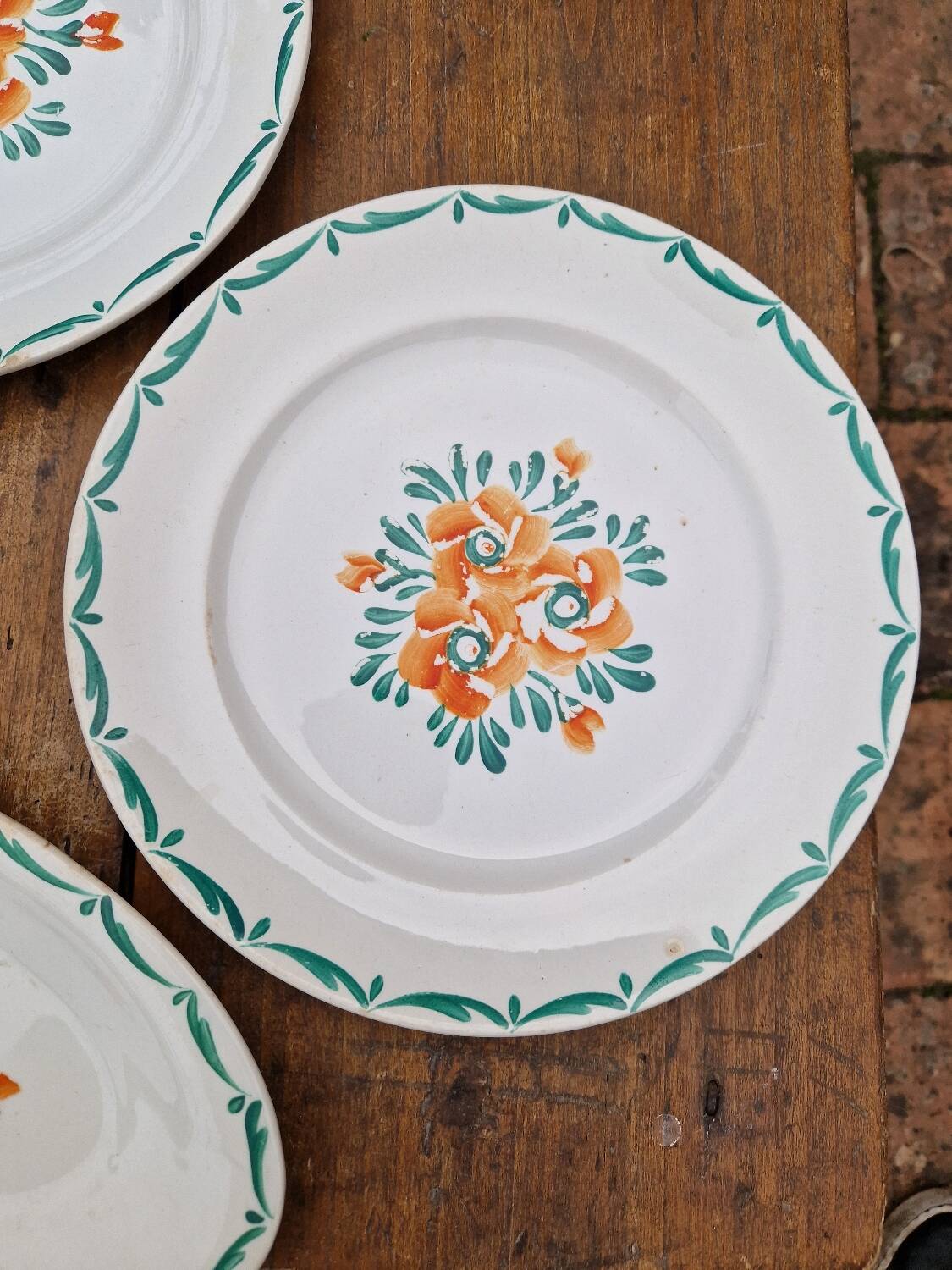 Lot de 7 assiettes plates plus de raviers