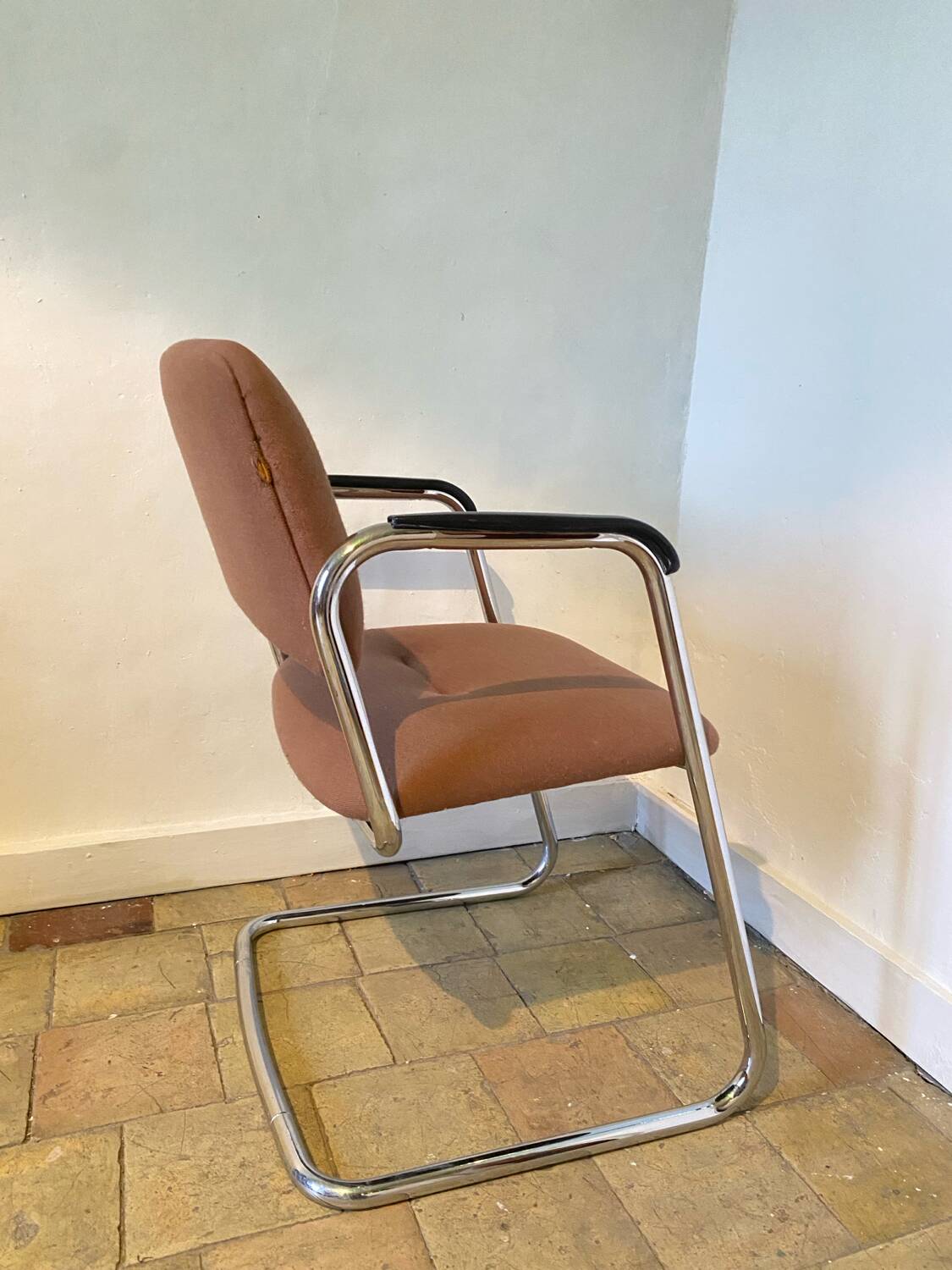 Fauteuil strafor rose