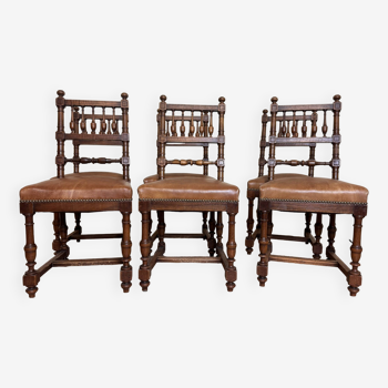série de 6 chaises Renaissance en noyer massif vers 1850  (A)