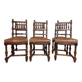 série de 6 chaises Renaissance en noyer massif vers 1850  (A)