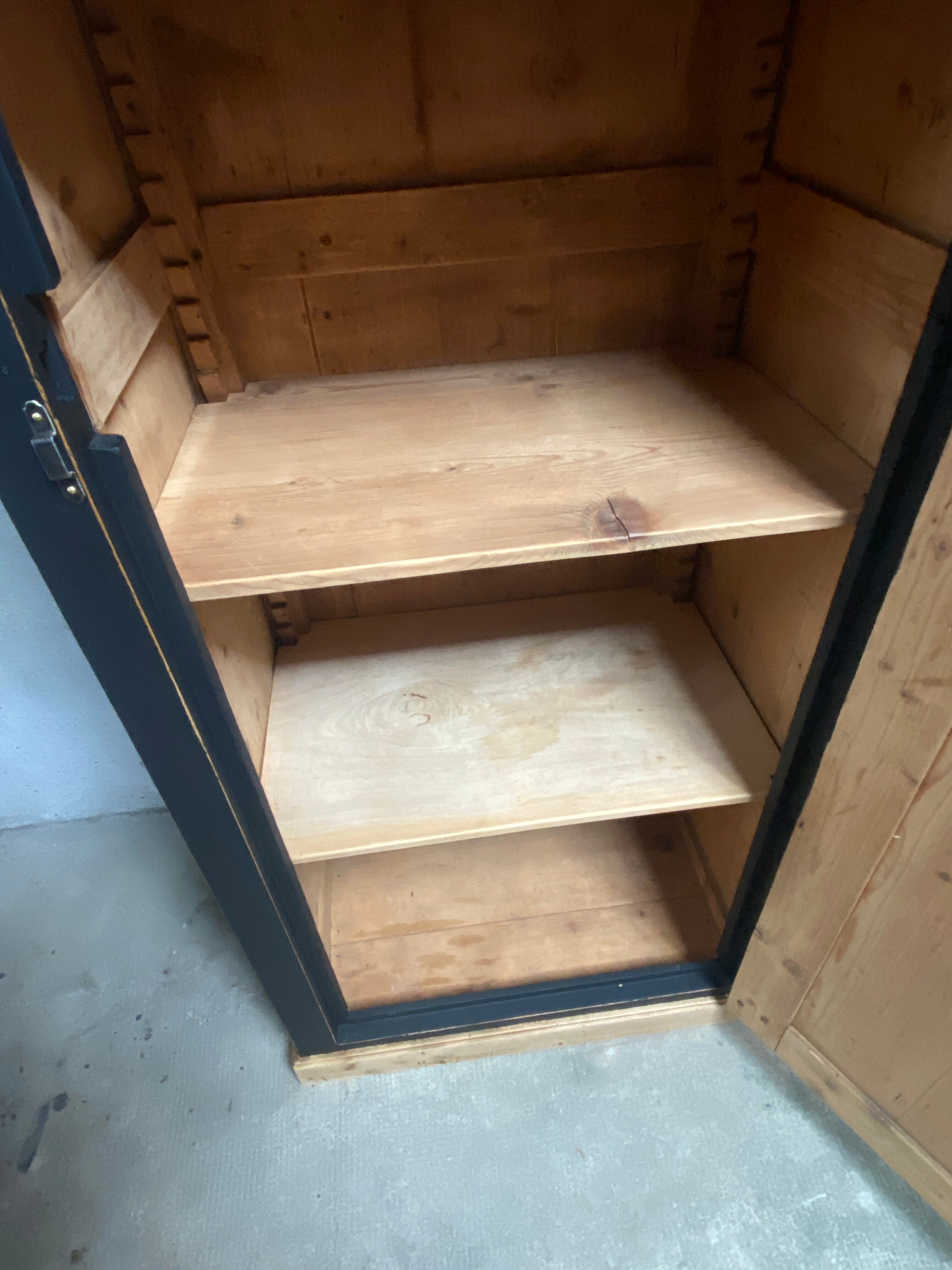 Bonnetière armoire parisienne noire