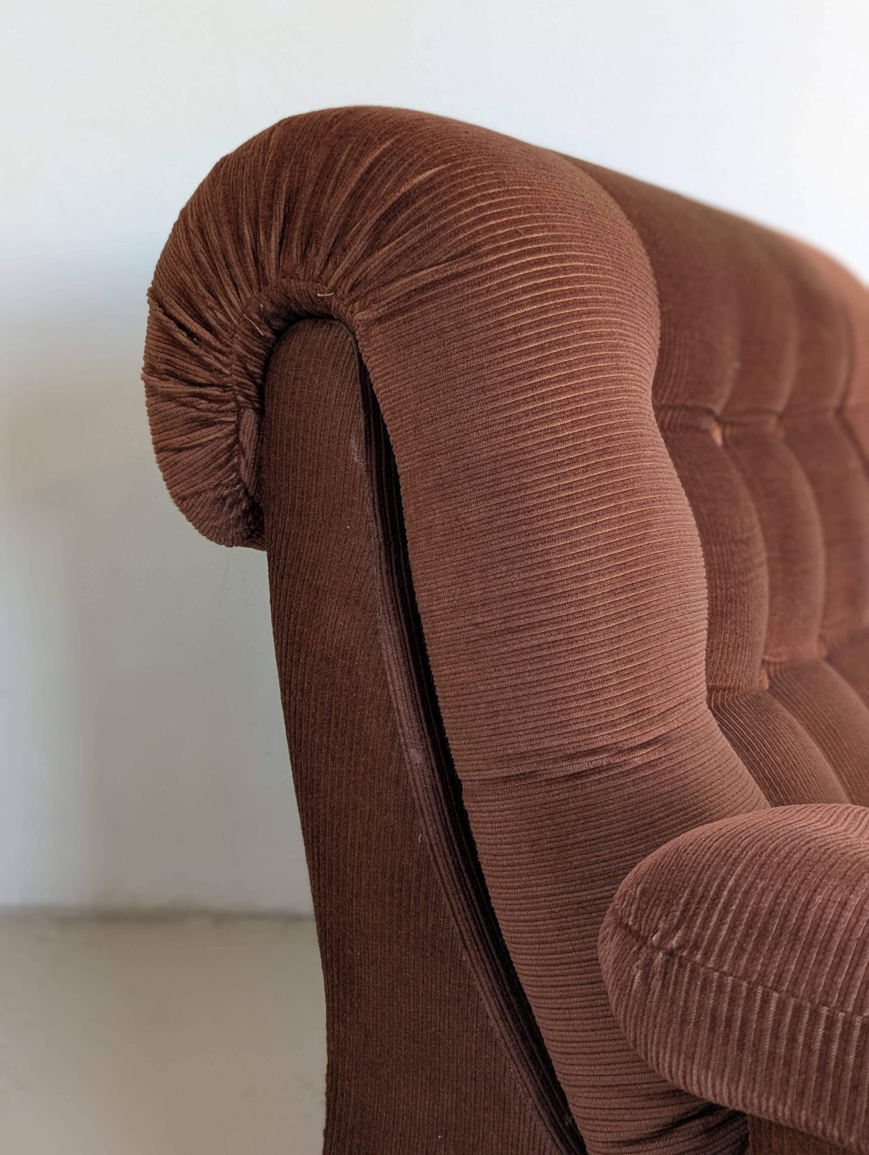Fauteuil space age,en velours côtelé des années 70