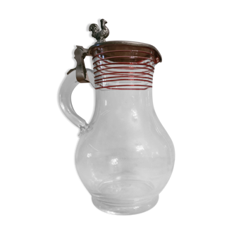Carafe en verre souffle avec couvercle en étain décoré d'un coq