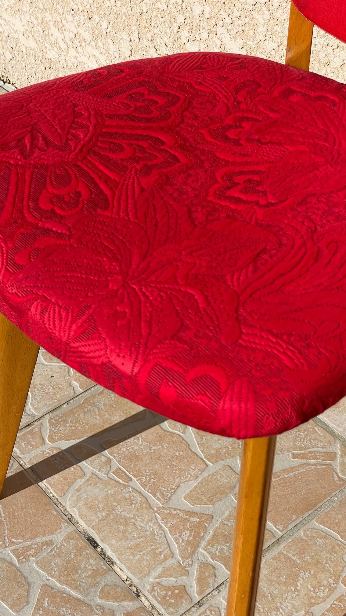 Chaise rétro vintage rouge graphique