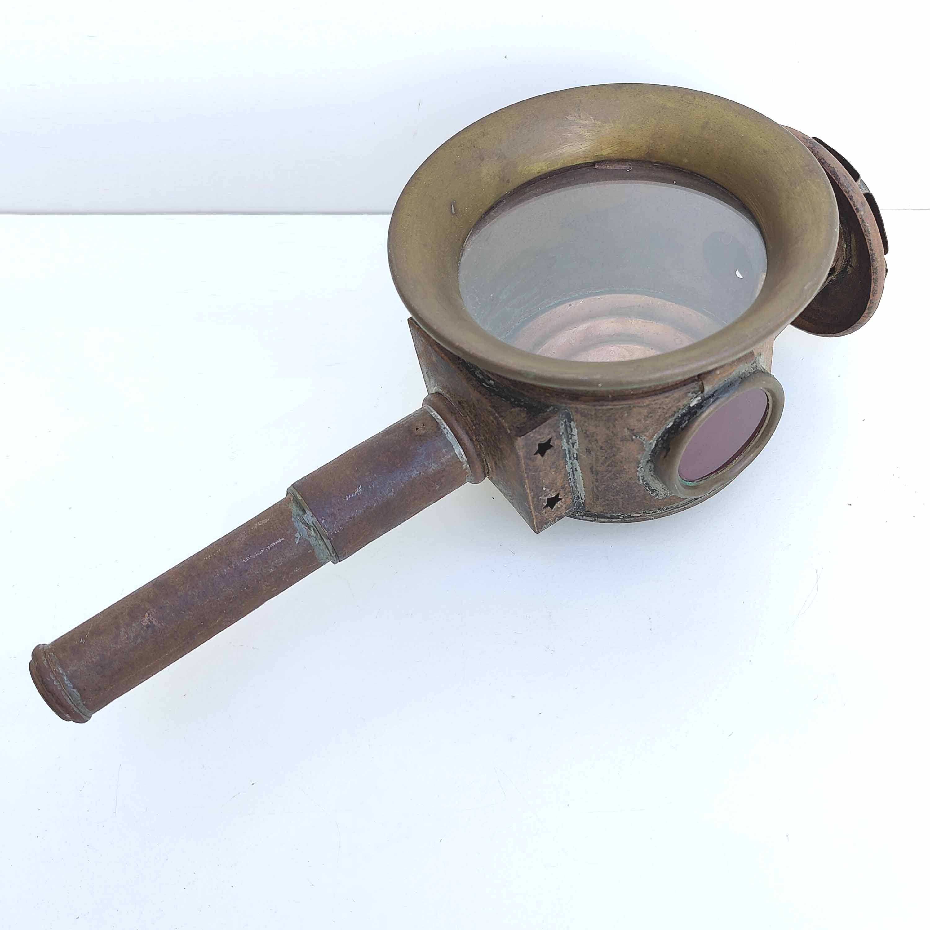 Old carriage carriage carriage coachman's lamp