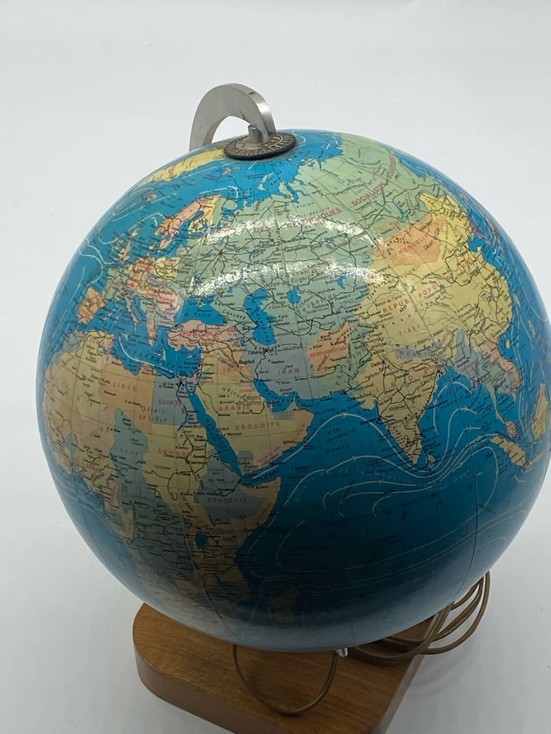 Vintage illuminated terrestrial globe / Taride / 1979
