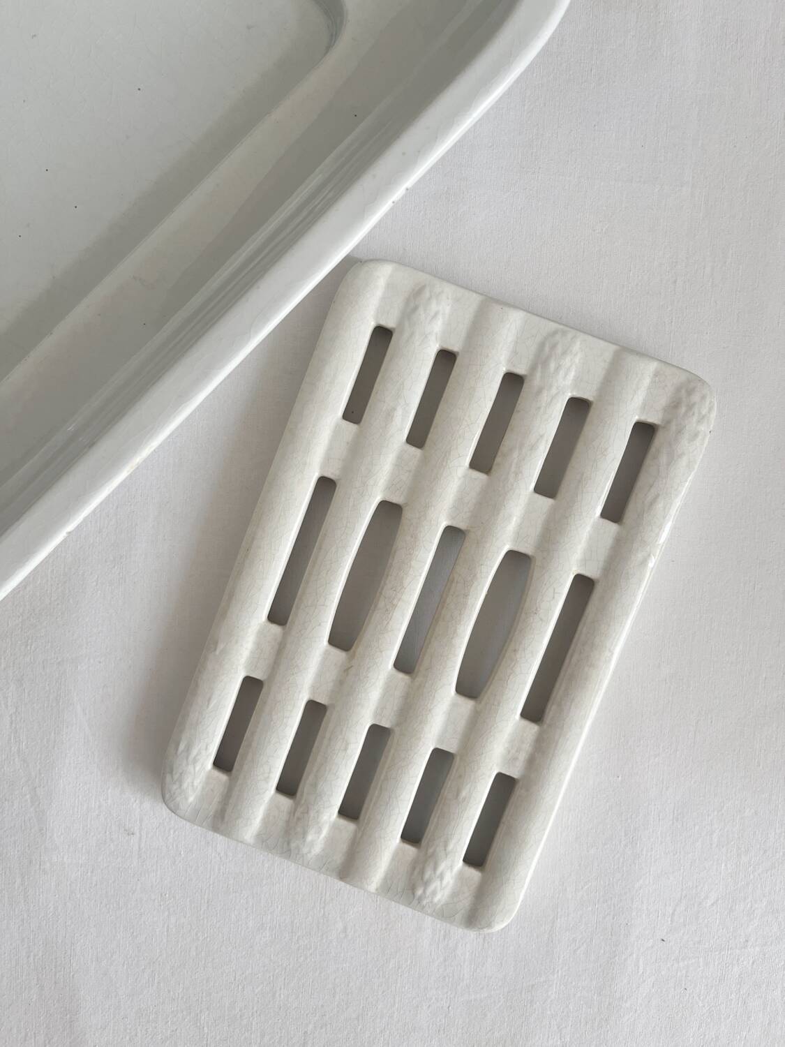 19th century Lunéville opaque ironstone earthenware asparagus dish