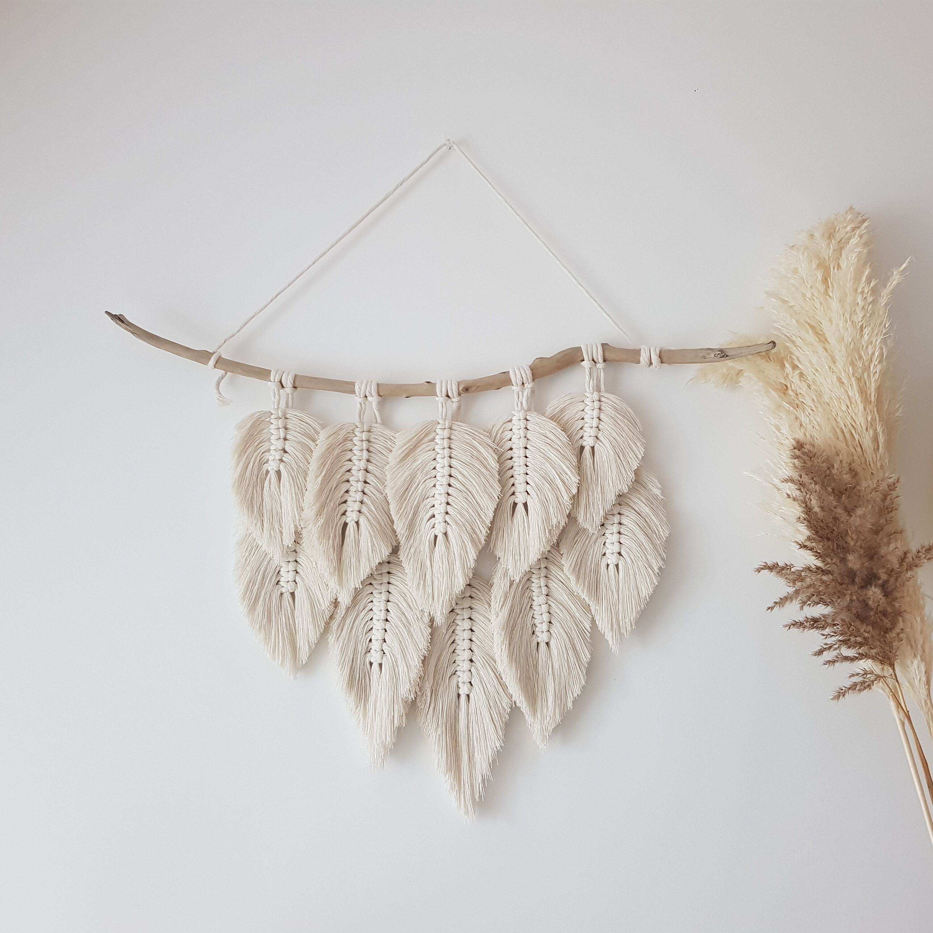 Macramé wall hanging feathers