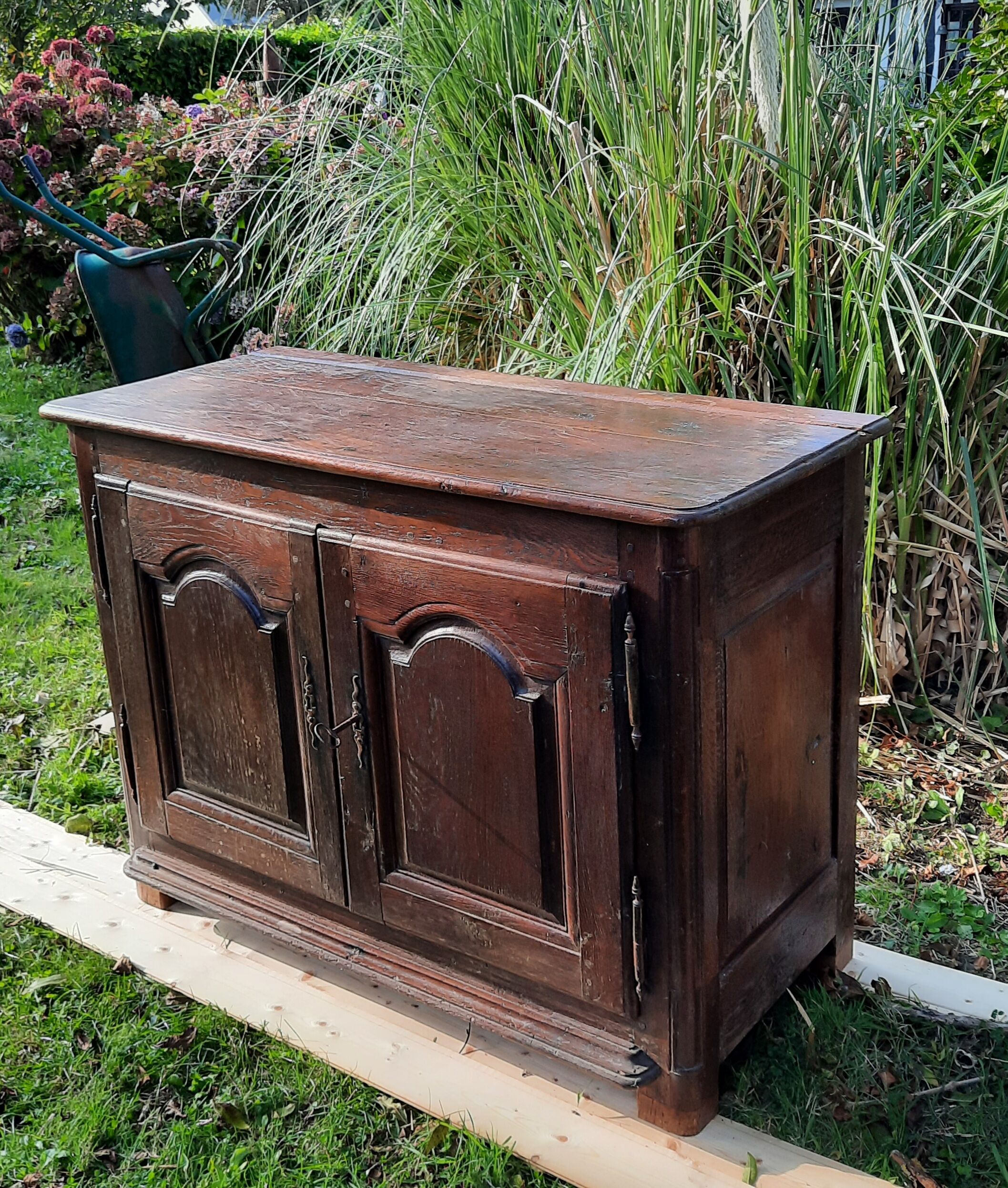 Petot Buffet in chene of the eighteenth century