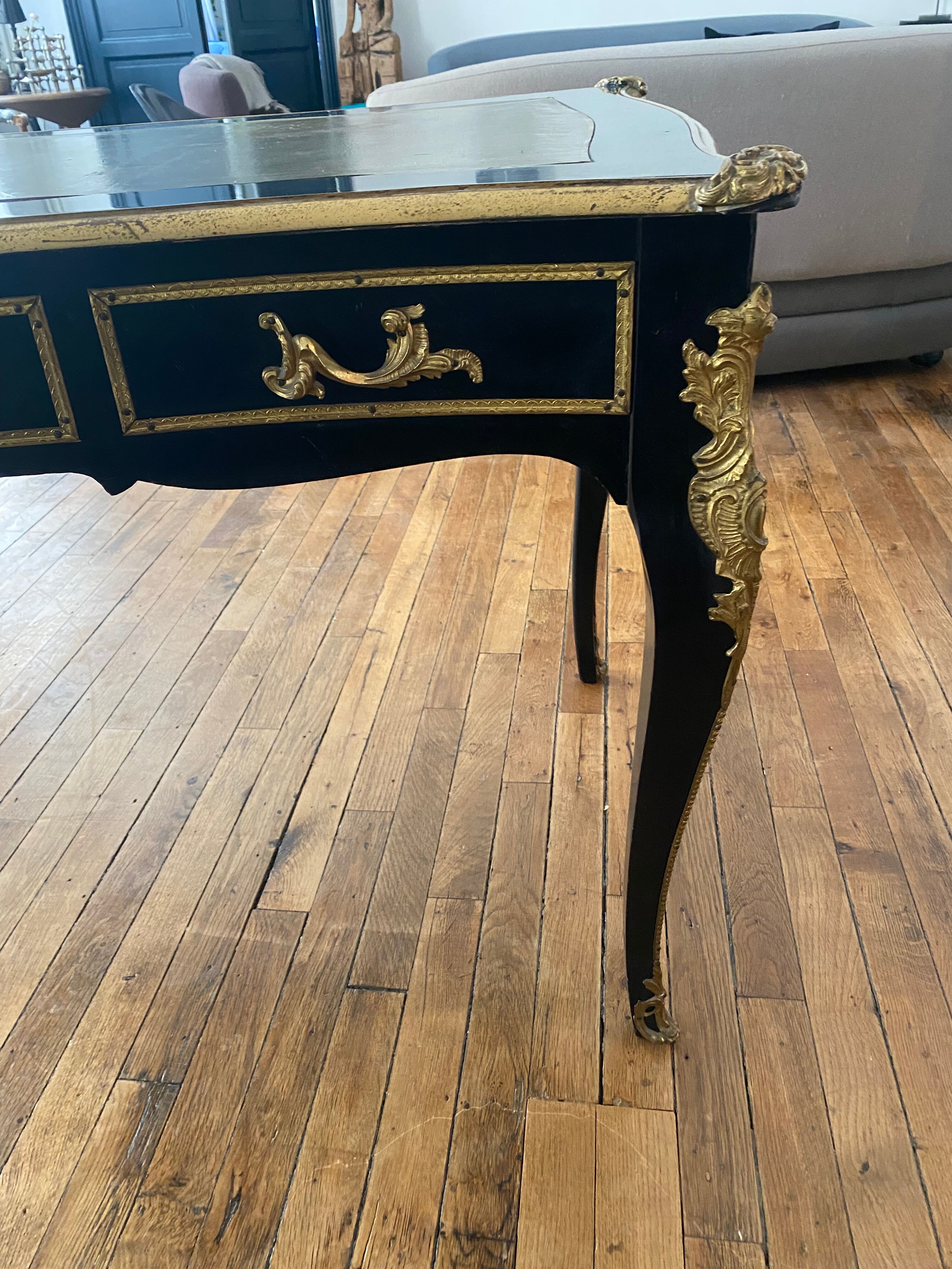 Bureau Louis XV  en bois noirci