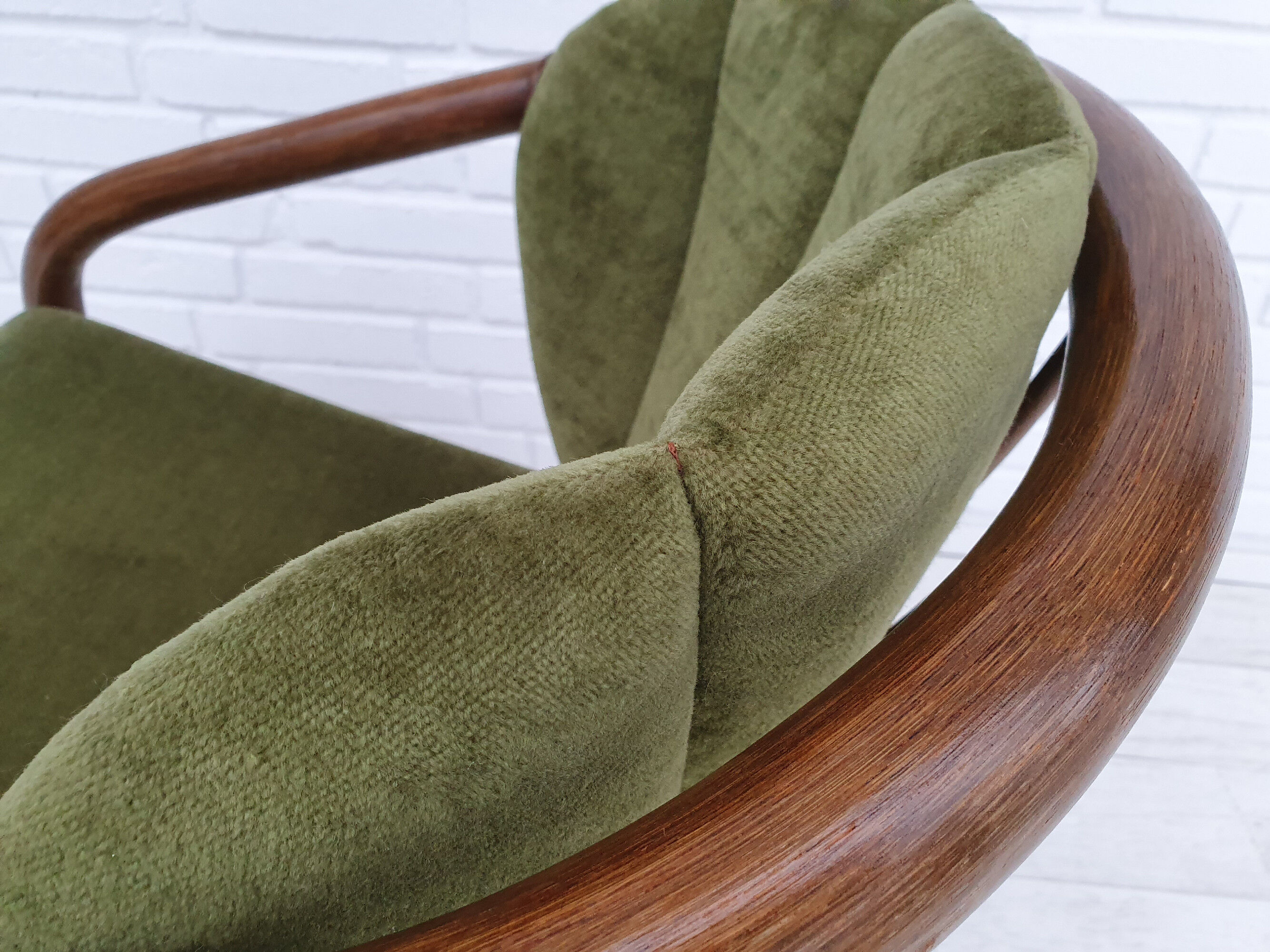 Fauteuil danois, rotin, velours, années 70