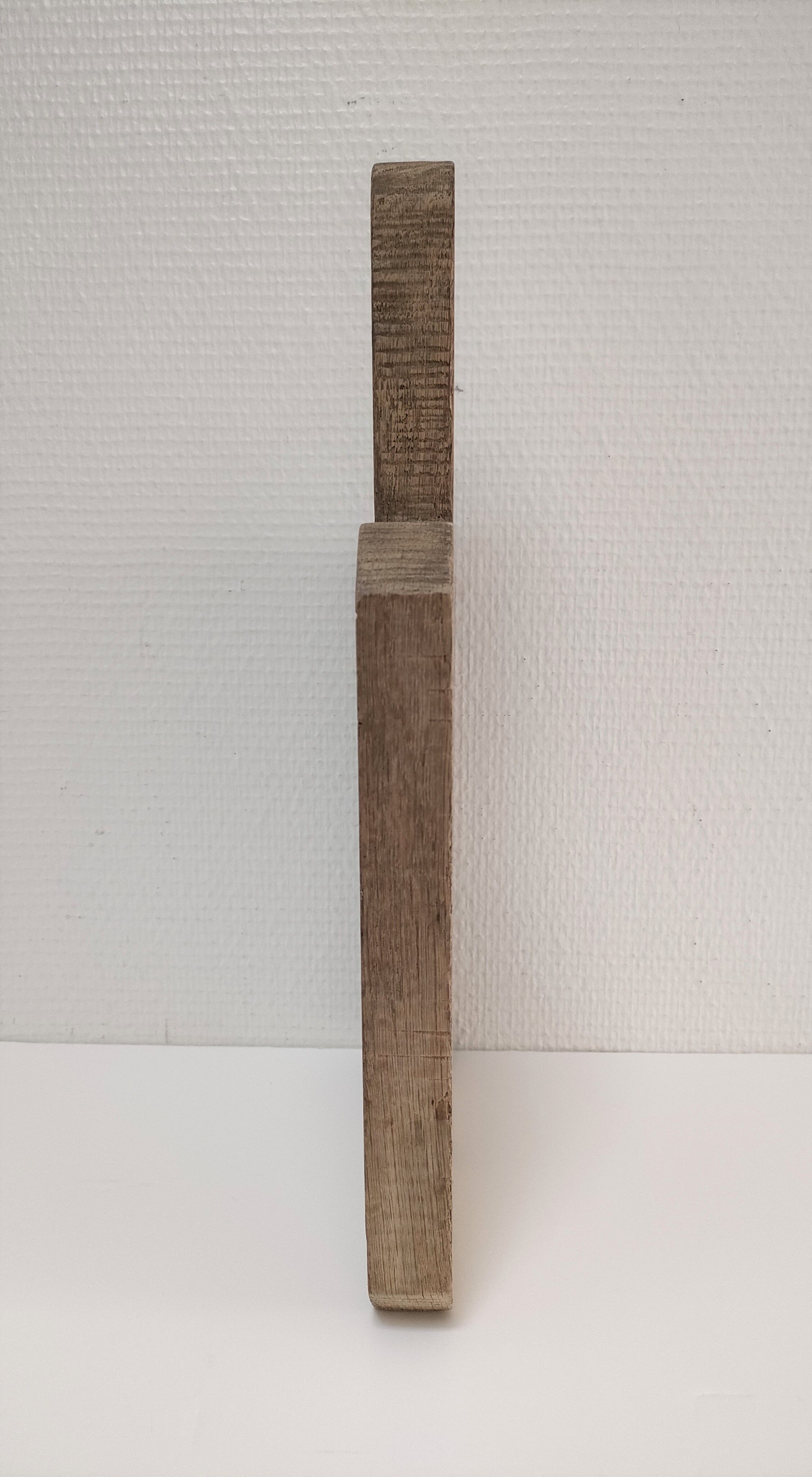 Vintage patinated solid wood cutting board H. 41 cm
