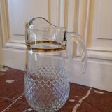carafe en verre et bord doré