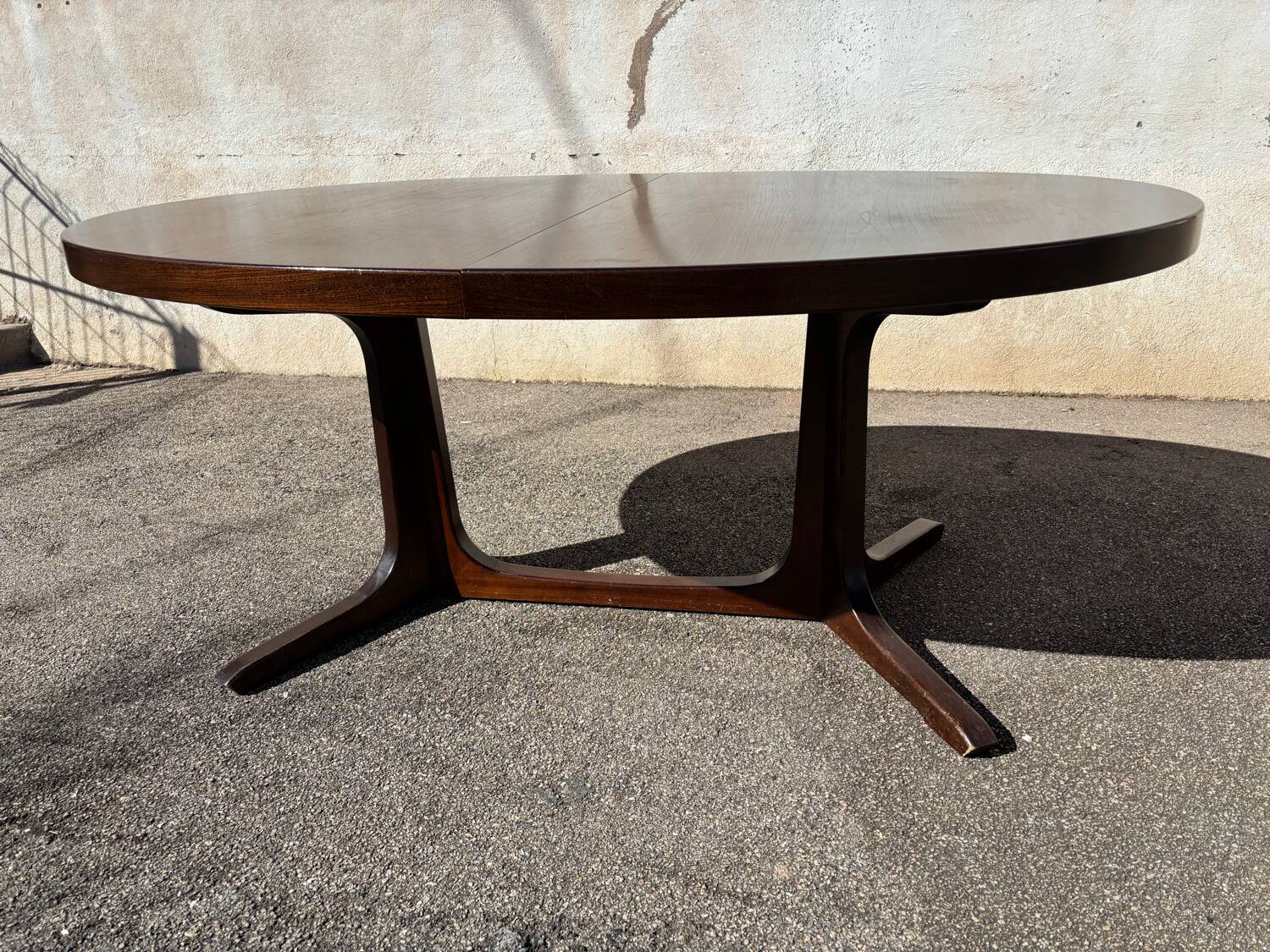 Table and 6 chairs set by Baumann